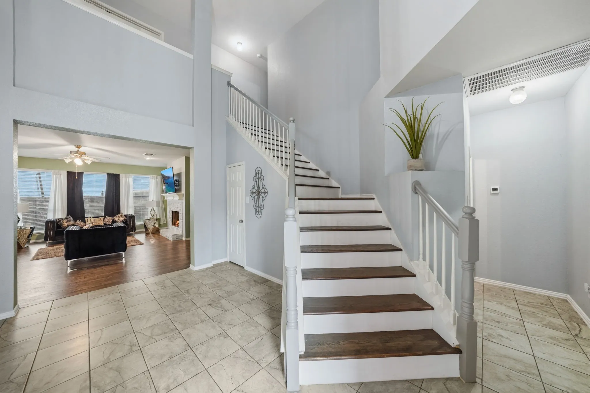 Single Family Residence For Sale in Dallas County , 6430 Meadowcrest Lane, Sachse, Texas 75048, 4 Bedrooms, 3 Bathrooms, 2 Garage spaces, 2,943 Sqft, built in 2004, Price $500,000, mls#21253156, Real Estate Agent in Sachse, Homes For Sale in Dallas county, Homes For Sale in Sachse, Realtor in Sachse Texas, Real Estate Brokerage Independent Realty Texas, Luminita Cordes Realtor