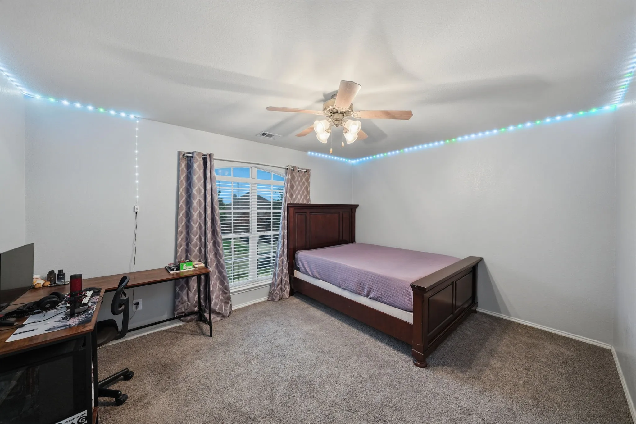 Single Family Residence For Sale in Dallas County , 6430 Meadowcrest Lane, Sachse, Texas 75048, 4 Bedrooms, 3 Bathrooms, 2 Garage spaces, 2,943 Sqft, built in 2004, Price $500,000, mls#21253156, Real Estate Agent in Sachse, Homes For Sale in Dallas county, Homes For Sale in Sachse, Realtor in Sachse Texas, Real Estate Brokerage Independent Realty Texas, Luminita Cordes Realtor
