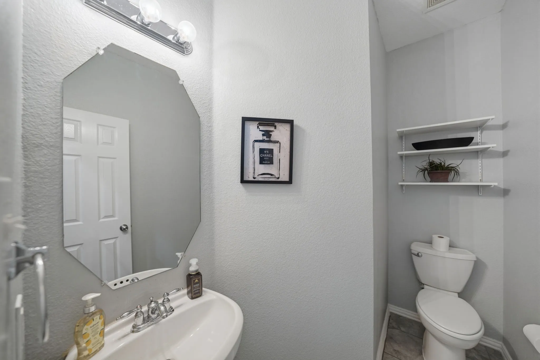 Single Family Residence For Sale in Dallas County , 6430 Meadowcrest Lane, Sachse, Texas 75048, 4 Bedrooms, 3 Bathrooms, 2 Garage spaces, 2,943 Sqft, built in 2004, Price $500,000, mls#21253156, Real Estate Agent in Sachse, Homes For Sale in Dallas county, Homes For Sale in Sachse, Realtor in Sachse Texas, Real Estate Brokerage Independent Realty Texas, Luminita Cordes Realtor