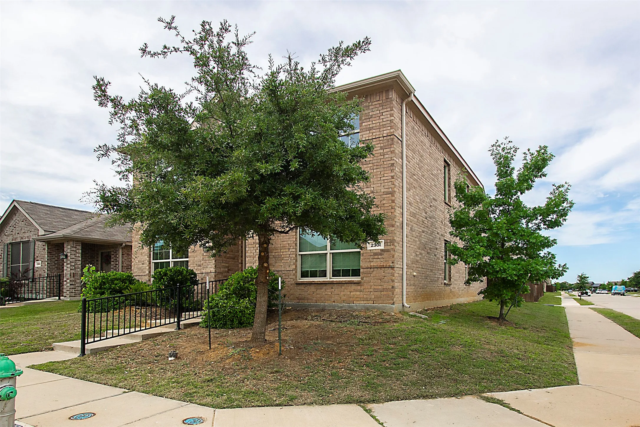Single Family Residence For Sale in Denton County , 2301 Brightstone Drive, Little Elm, Texas 76227, 4 Bedroom, 3 Bathroom, 2 Garage spaces, 2,184 Sqft, built in 2019, mls#21220307, Real Estate Agent in Little Elm, Homes For Sale in Denton county, Homes For Sale in Little Elm, Realtor in Little Elm Texas, Real Estate Brokerage Independent Realty Texas, Luminita Cordes Realtor