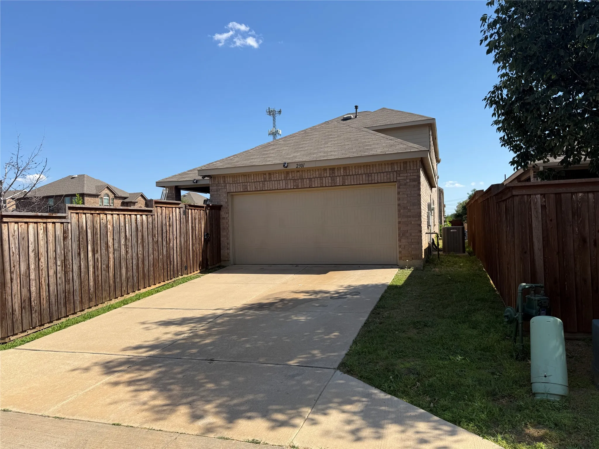 Single Family Residence For Sale in Denton County , 2301 Brightstone Drive, Little Elm, Texas 76227, 4 Bedroom, 3 Bathroom, 2 Garage spaces, 2,184 Sqft, built in 2019, mls#21220307, Real Estate Agent in Little Elm, Homes For Sale in Denton county, Homes For Sale in Little Elm, Realtor in Little Elm Texas, Real Estate Brokerage Independent Realty Texas, Luminita Cordes Realtor