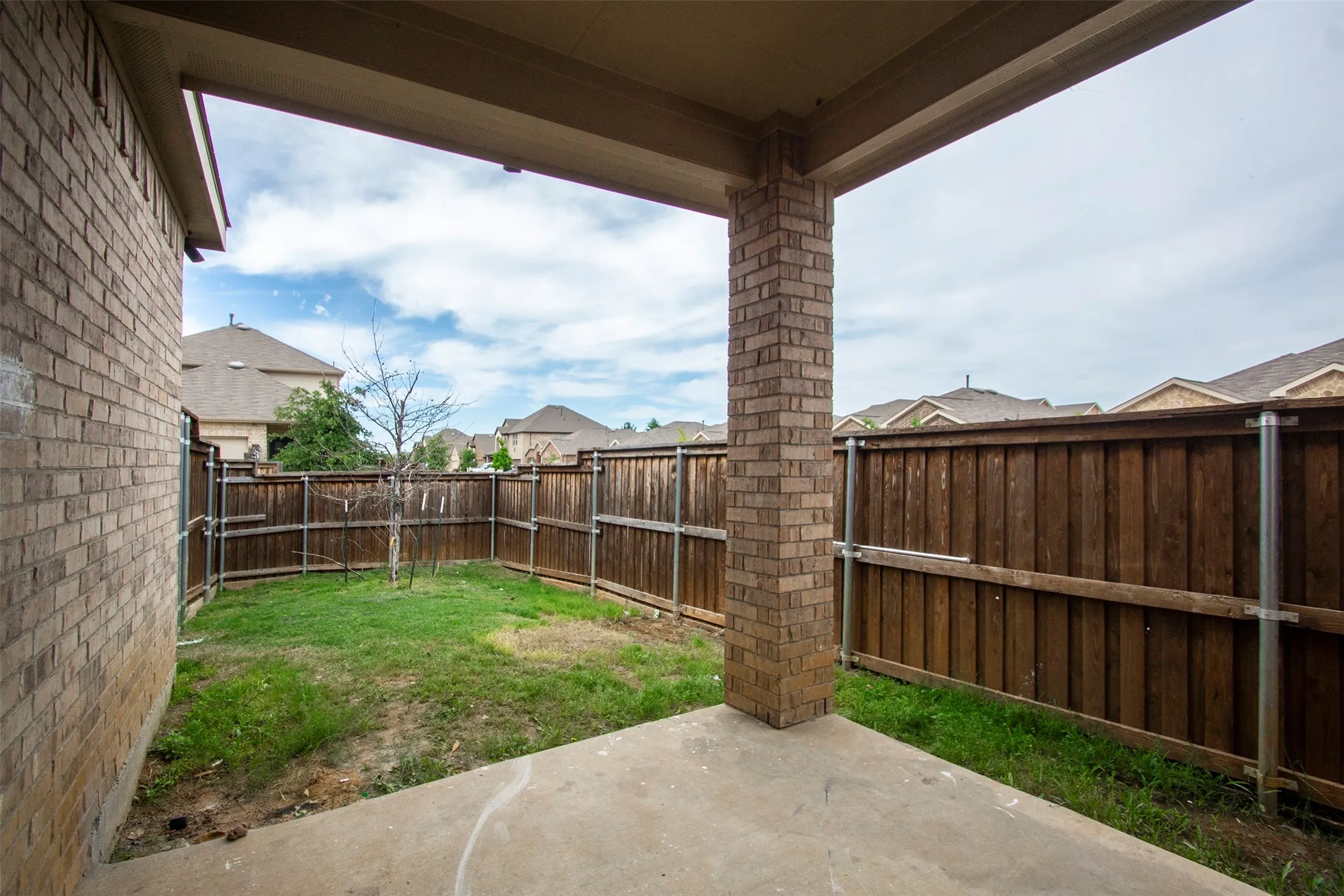 Single Family Residence For Sale in Denton County , 2301 Brightstone Drive, Little Elm, Texas 76227, 4 Bedroom, 3 Bathroom, 2 Garage spaces, 2,184 Sqft, built in 2019, mls#21220307, Real Estate Agent in Little Elm, Homes For Sale in Denton county, Homes For Sale in Little Elm, Realtor in Little Elm Texas, Real Estate Brokerage Independent Realty Texas, Luminita Cordes Realtor
