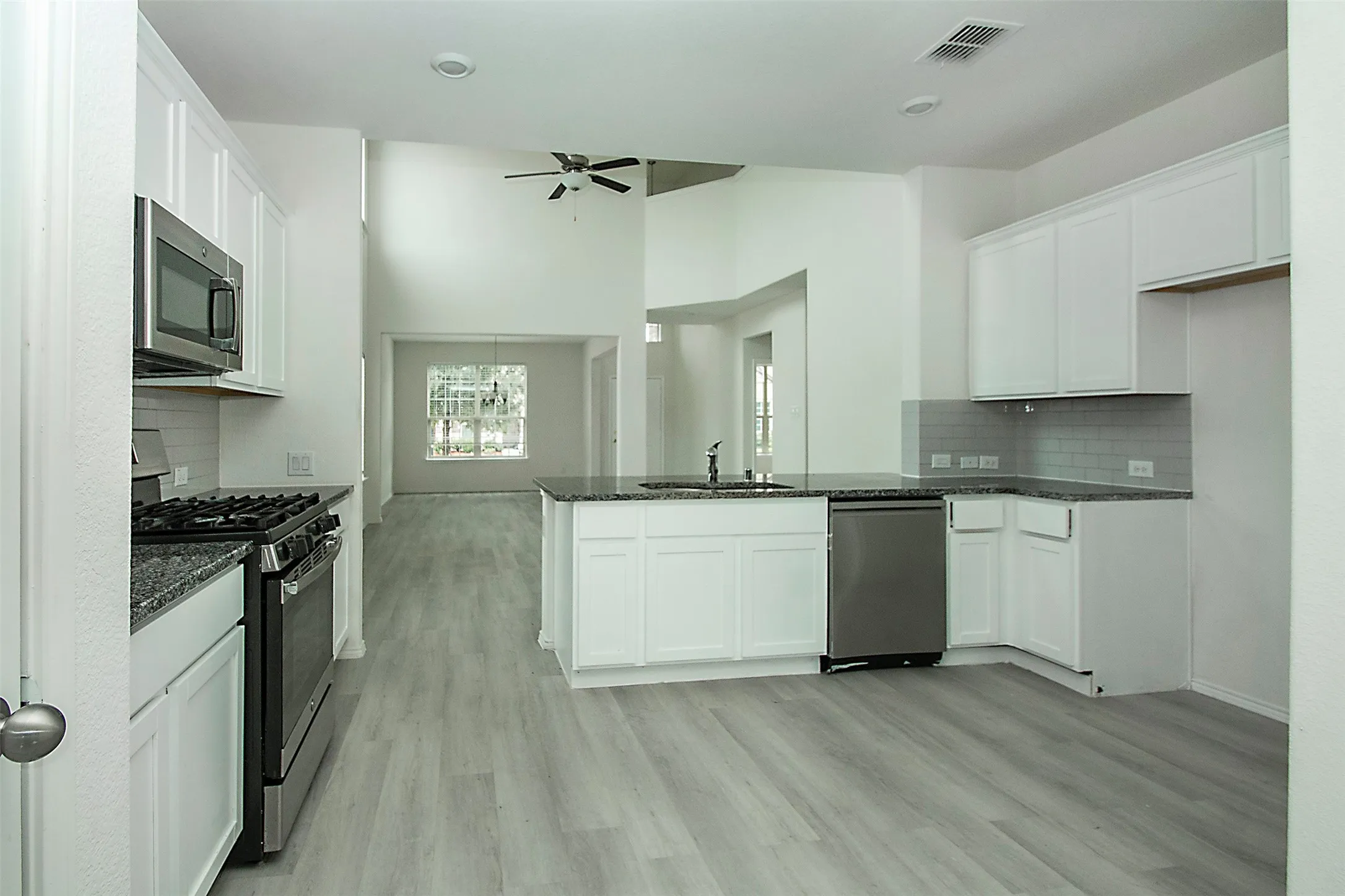 Single Family Residence For Sale in Denton County , 2301 Brightstone Drive, Little Elm, Texas 76227, 4 Bedroom, 3 Bathroom, 2 Garage spaces, 2,184 Sqft, built in 2019, mls#21220307, Real Estate Agent in Little Elm, Homes For Sale in Denton county, Homes For Sale in Little Elm, Realtor in Little Elm Texas, Real Estate Brokerage Independent Realty Texas, Luminita Cordes Realtor