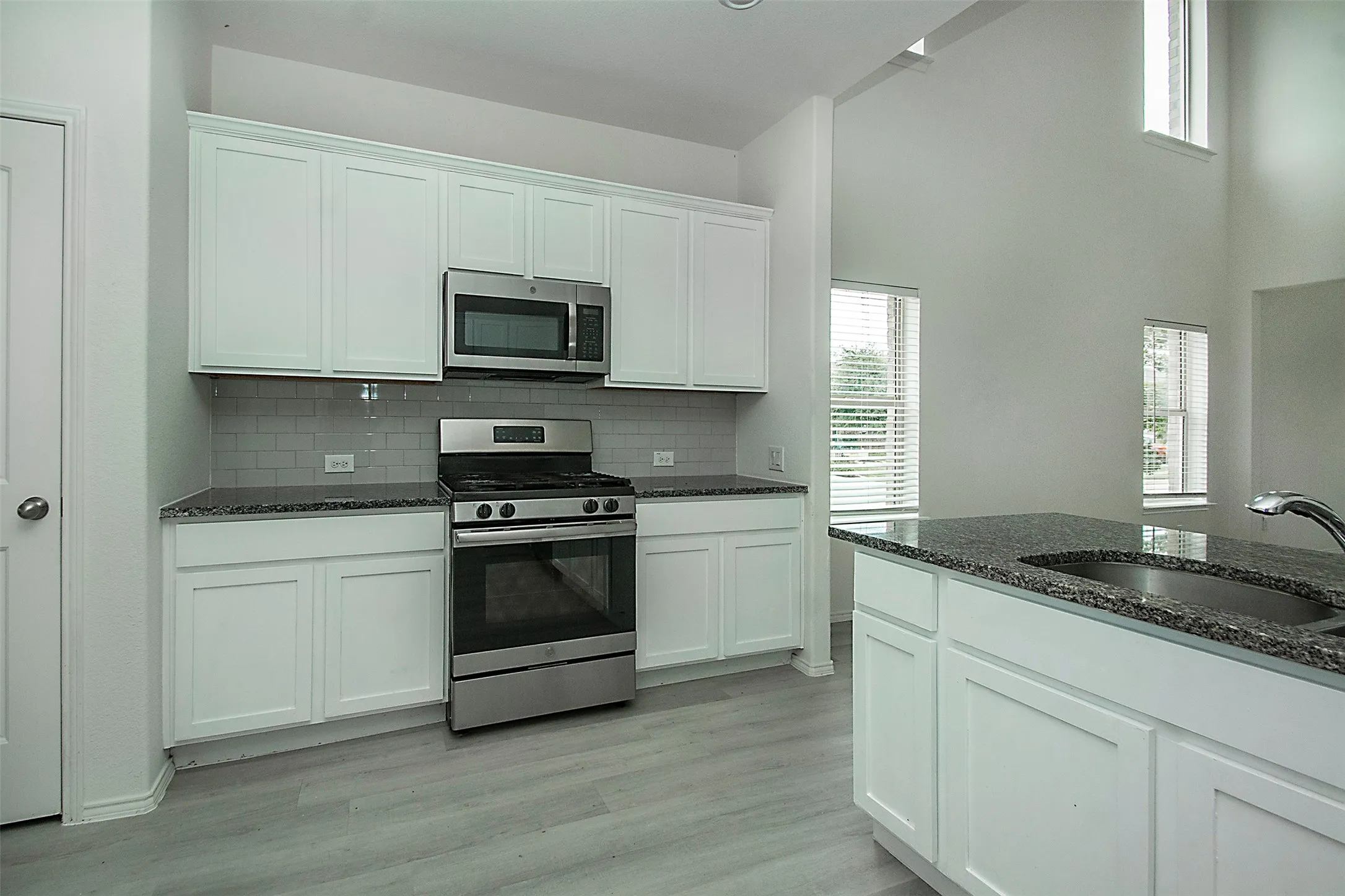 Single Family Residence For Sale in Denton County , 2301 Brightstone Drive, Little Elm, Texas 76227, 4 Bedroom, 3 Bathroom, 2 Garage spaces, 2,184 Sqft, built in 2019, mls#21220307, Real Estate Agent in Little Elm, Homes For Sale in Denton county, Homes For Sale in Little Elm, Realtor in Little Elm Texas, Real Estate Brokerage Independent Realty Texas, Luminita Cordes Realtor
