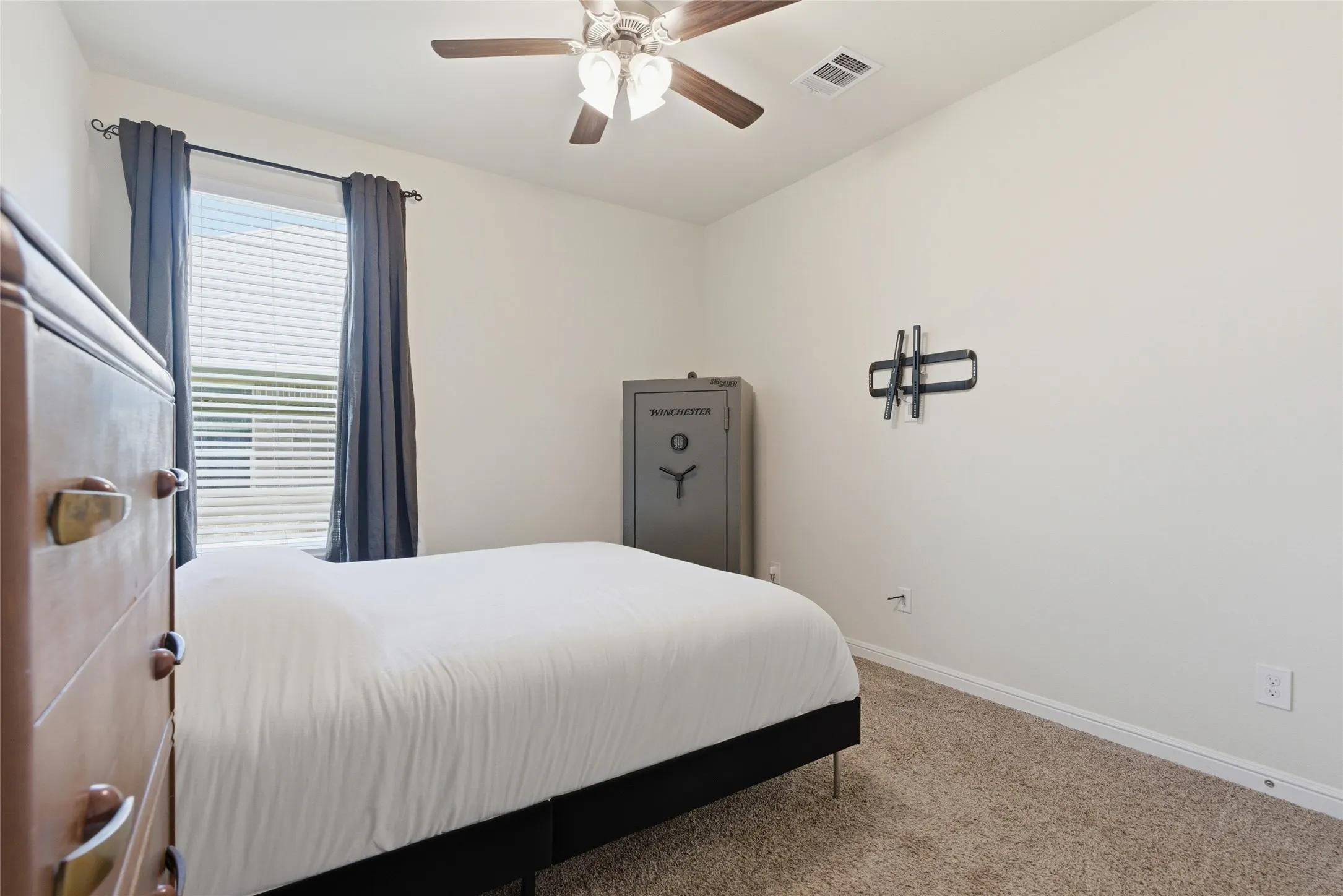 Single Family Residence For Sale in Denton County , 3212 Camden Creek Road, Krum, Texas 76249, 4 Bedroom, 2 Bathroom, 2 Garage spaces, 2,030 Sqft, built in 2020, mls#21261165, Real Estate Agent in Krum, Homes For Sale in Denton county, Homes For Sale in Krum, Realtor in Krum Texas, Real Estate Brokerage Independent Realty Texas, Luminita Cordes Realtor