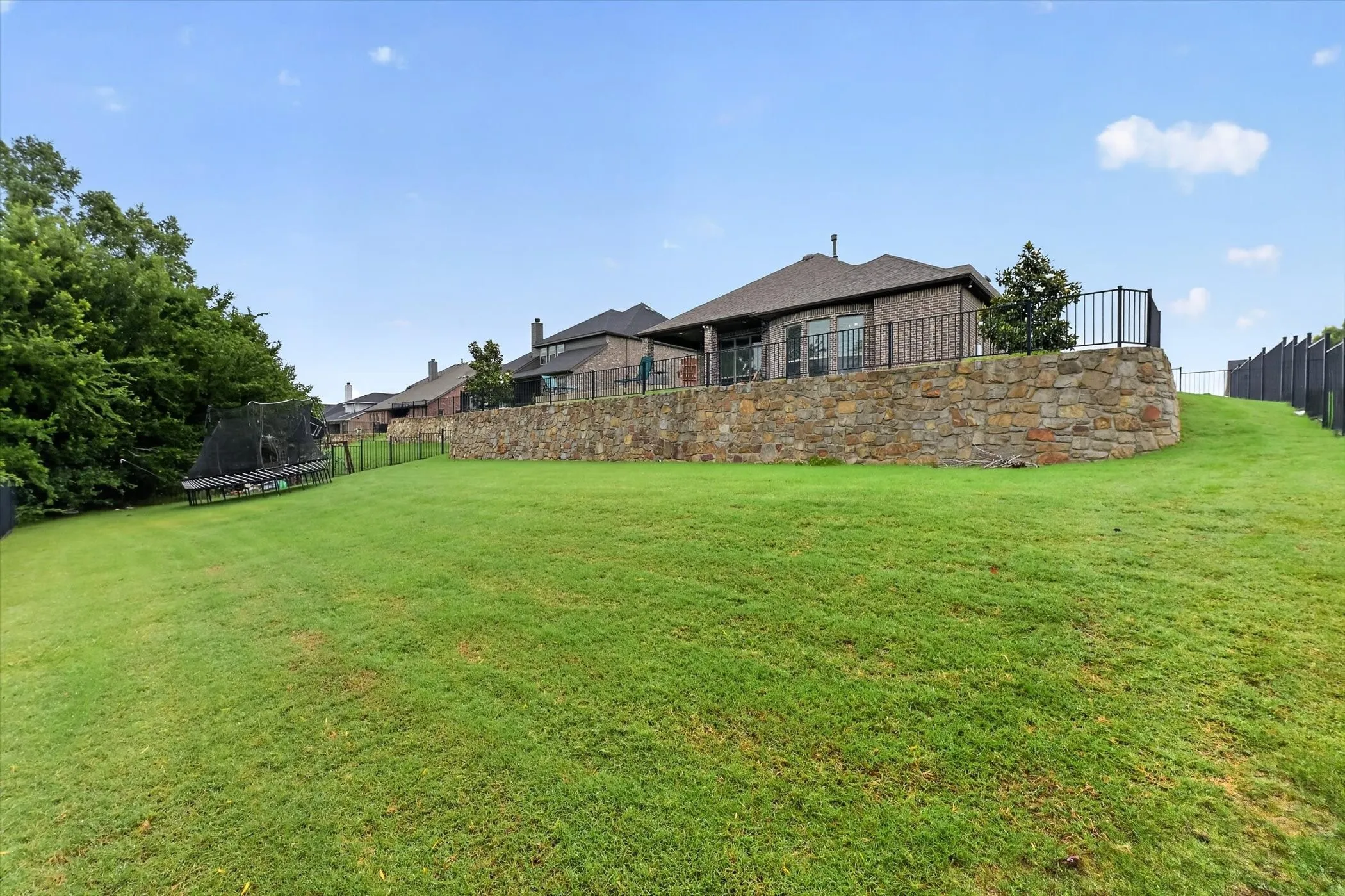 Single Family Residence For Sale in Grayson County , 1129 Stonebridge Pass, Gunter, Texas 75058, 5 Bedroom, 3 Bathroom, 2 Garage spaces, 2,934 Sqft, built in 2017, mls#21261170, Real Estate Agent in Gunter, Homes For Sale in Grayson county, Homes For Sale in Gunter, Realtor in Gunter Texas, Real Estate Brokerage Independent Realty Texas, Luminita Cordes Realtor