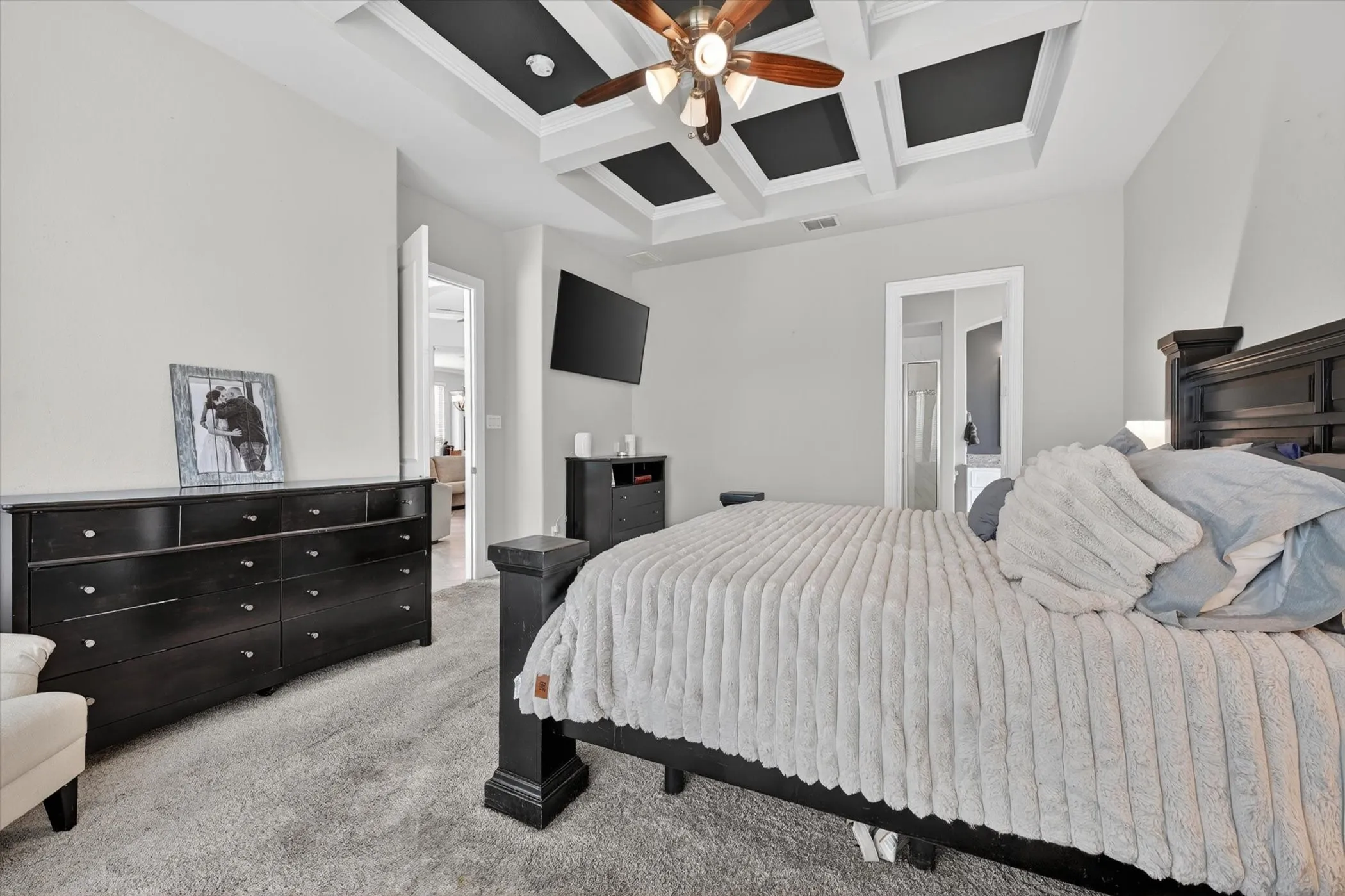 Single Family Residence For Sale in Grayson County , 1129 Stonebridge Pass, Gunter, Texas 75058, 5 Bedroom, 3 Bathroom, 2 Garage spaces, 2,934 Sqft, built in 2017, mls#21261170, Real Estate Agent in Gunter, Homes For Sale in Grayson county, Homes For Sale in Gunter, Realtor in Gunter Texas, Real Estate Brokerage Independent Realty Texas, Luminita Cordes Realtor