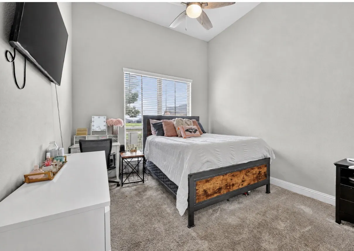Single Family Residence For Sale in Grayson County , 1129 Stonebridge Pass, Gunter, Texas 75058, 5 Bedroom, 3 Bathroom, 2 Garage spaces, 2,934 Sqft, built in 2017, mls#21261170, Real Estate Agent in Gunter, Homes For Sale in Grayson county, Homes For Sale in Gunter, Realtor in Gunter Texas, Real Estate Brokerage Independent Realty Texas, Luminita Cordes Realtor