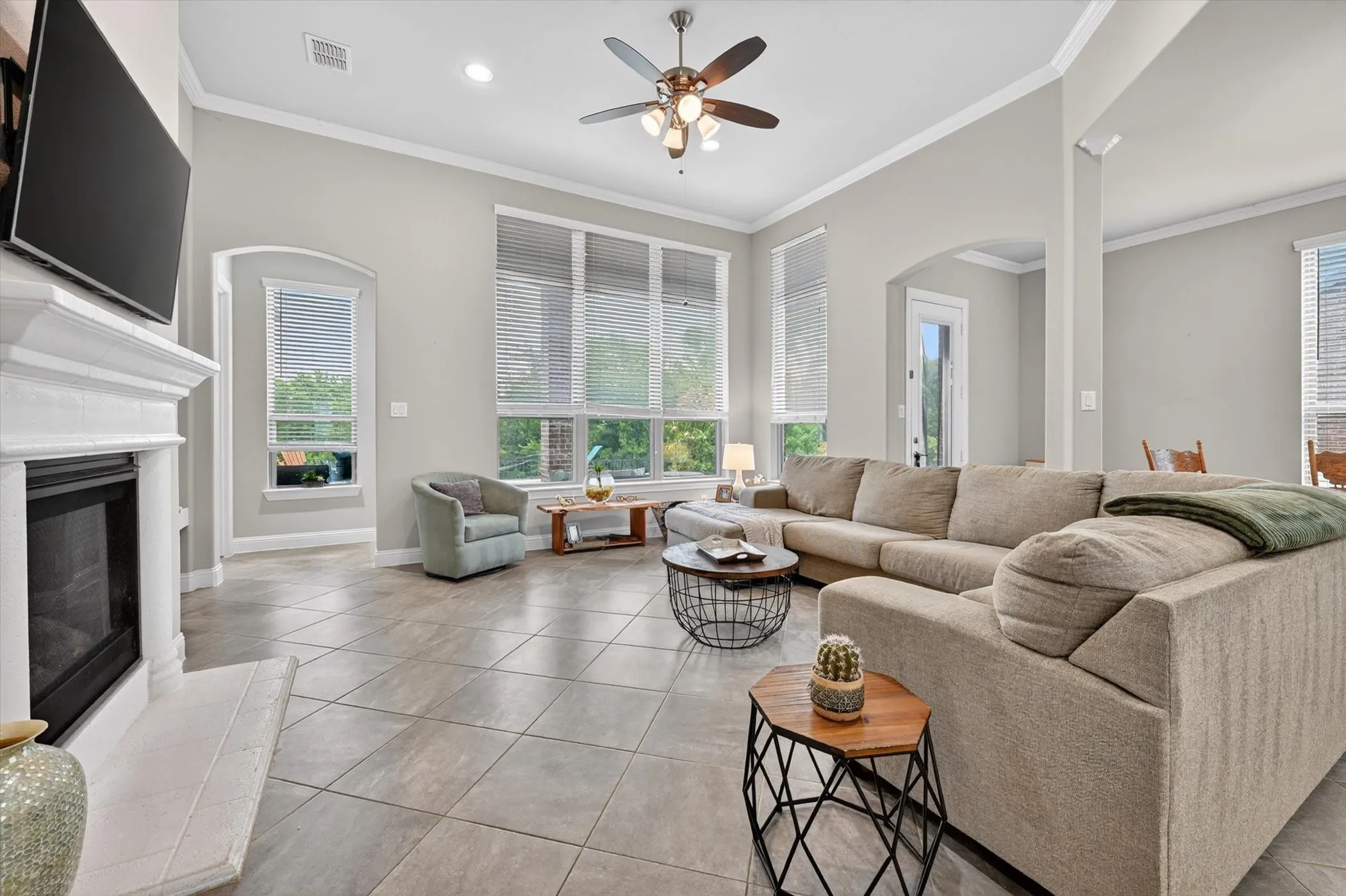 Single Family Residence For Sale in Grayson County , 1129 Stonebridge Pass, Gunter, Texas 75058, 5 Bedroom, 3 Bathroom, 2 Garage spaces, 2,934 Sqft, built in 2017, mls#21261170, Real Estate Agent in Gunter, Homes For Sale in Grayson county, Homes For Sale in Gunter, Realtor in Gunter Texas, Real Estate Brokerage Independent Realty Texas, Luminita Cordes Realtor