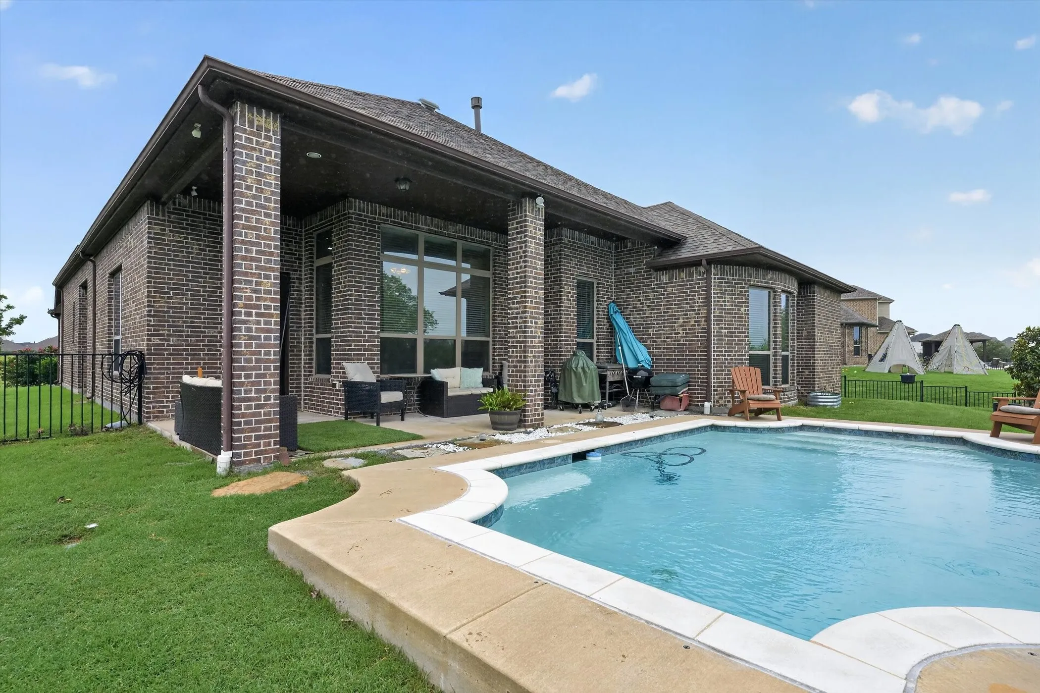 Single Family Residence For Sale in Grayson County , 1129 Stonebridge Pass, Gunter, Texas 75058, 5 Bedroom, 3 Bathroom, 2 Garage spaces, 2,934 Sqft, built in 2017, mls#21261170, Real Estate Agent in Gunter, Homes For Sale in Grayson county, Homes For Sale in Gunter, Realtor in Gunter Texas, Real Estate Brokerage Independent Realty Texas, Luminita Cordes Realtor