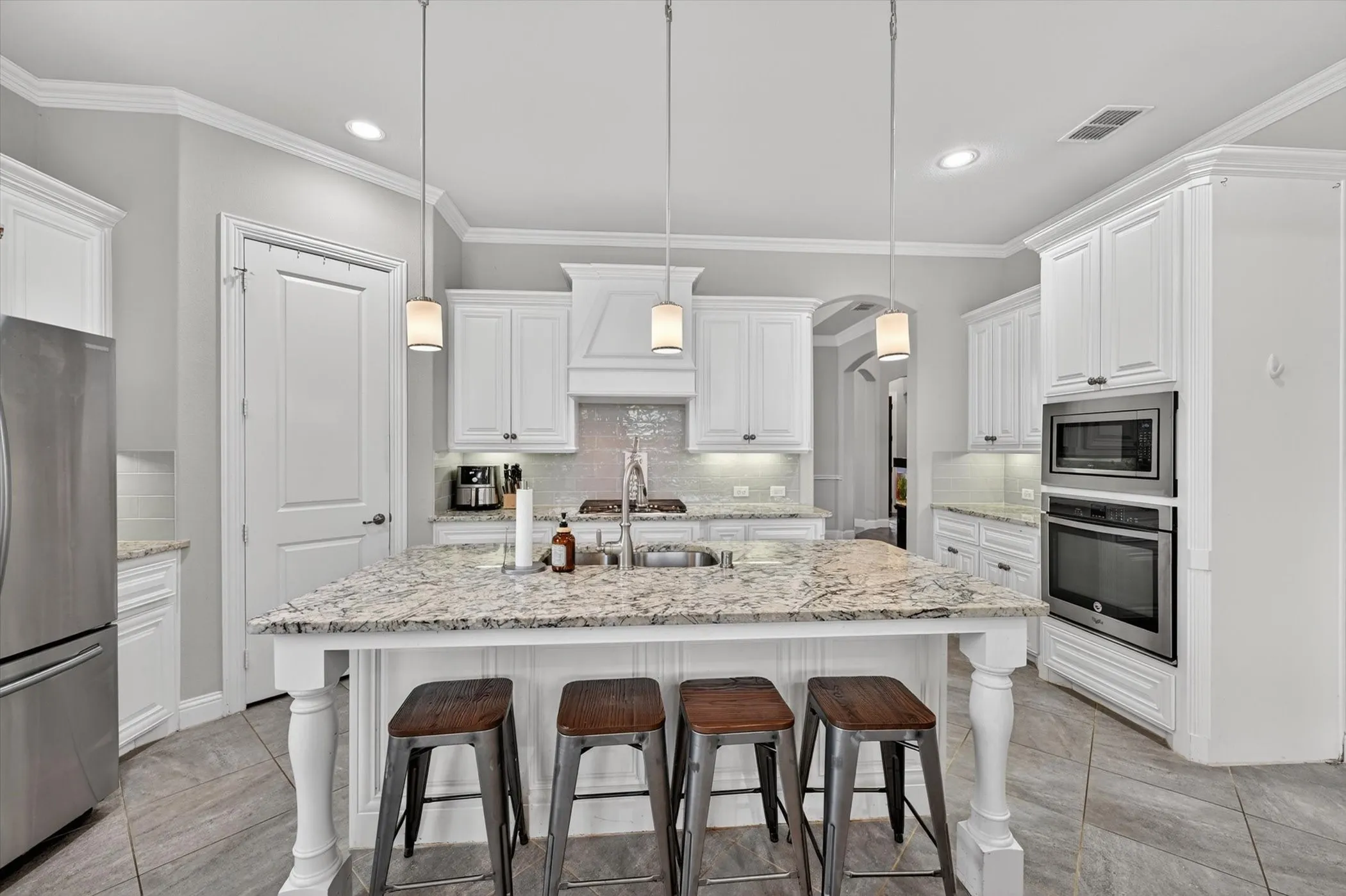 Single Family Residence For Sale in Grayson County , 1129 Stonebridge Pass, Gunter, Texas 75058, 5 Bedroom, 3 Bathroom, 2 Garage spaces, 2,934 Sqft, built in 2017, mls#21261170, Real Estate Agent in Gunter, Homes For Sale in Grayson county, Homes For Sale in Gunter, Realtor in Gunter Texas, Real Estate Brokerage Independent Realty Texas, Luminita Cordes Realtor