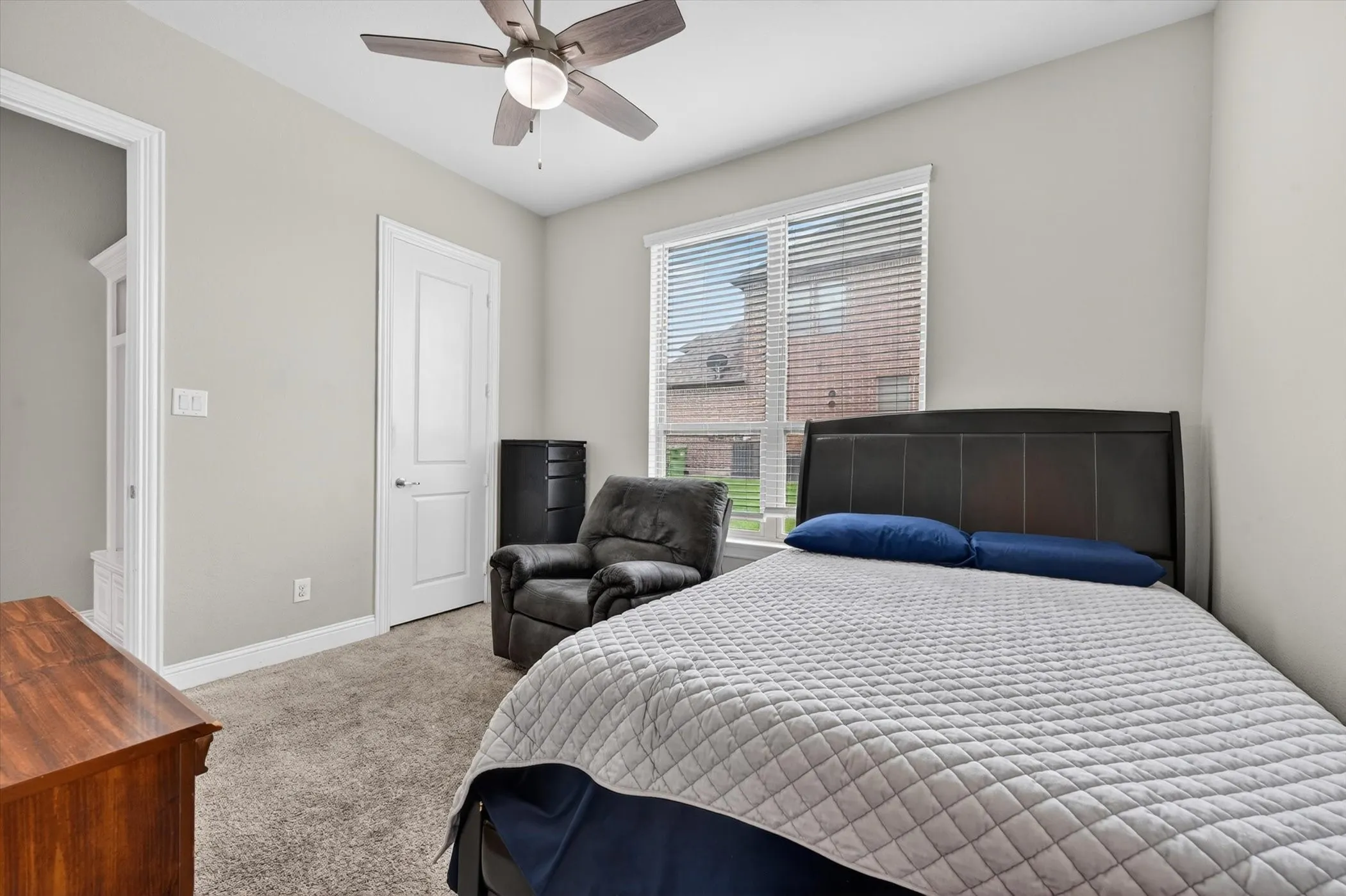 Single Family Residence For Sale in Grayson County , 1129 Stonebridge Pass, Gunter, Texas 75058, 5 Bedroom, 3 Bathroom, 2 Garage spaces, 2,934 Sqft, built in 2017, mls#21261170, Real Estate Agent in Gunter, Homes For Sale in Grayson county, Homes For Sale in Gunter, Realtor in Gunter Texas, Real Estate Brokerage Independent Realty Texas, Luminita Cordes Realtor