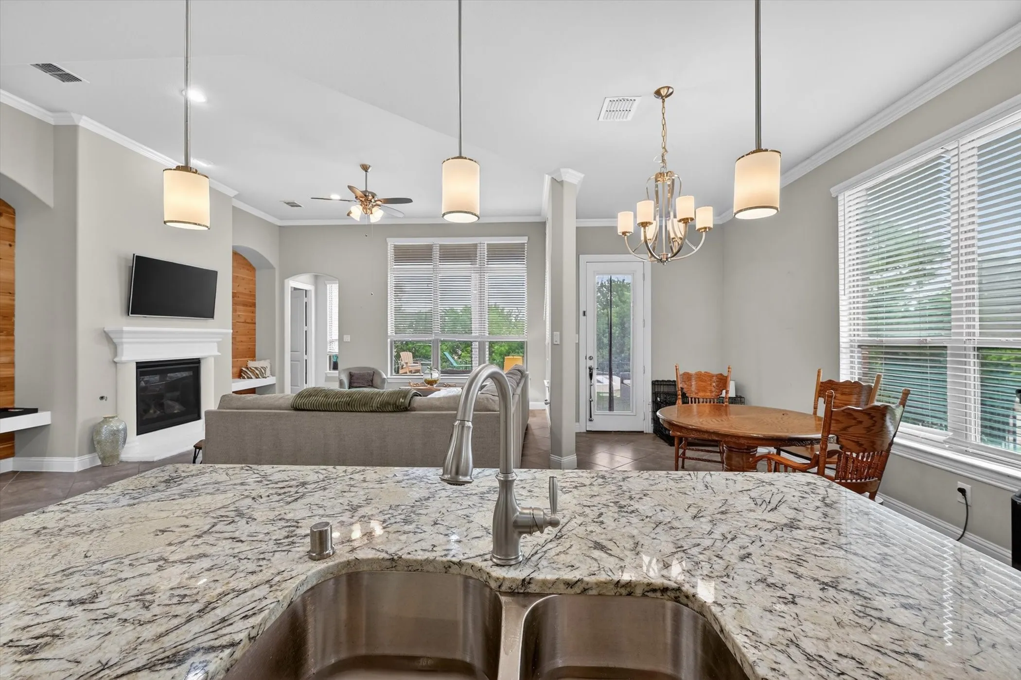 Single Family Residence For Sale in Grayson County , 1129 Stonebridge Pass, Gunter, Texas 75058, 5 Bedroom, 3 Bathroom, 2 Garage spaces, 2,934 Sqft, built in 2017, mls#21261170, Real Estate Agent in Gunter, Homes For Sale in Grayson county, Homes For Sale in Gunter, Realtor in Gunter Texas, Real Estate Brokerage Independent Realty Texas, Luminita Cordes Realtor