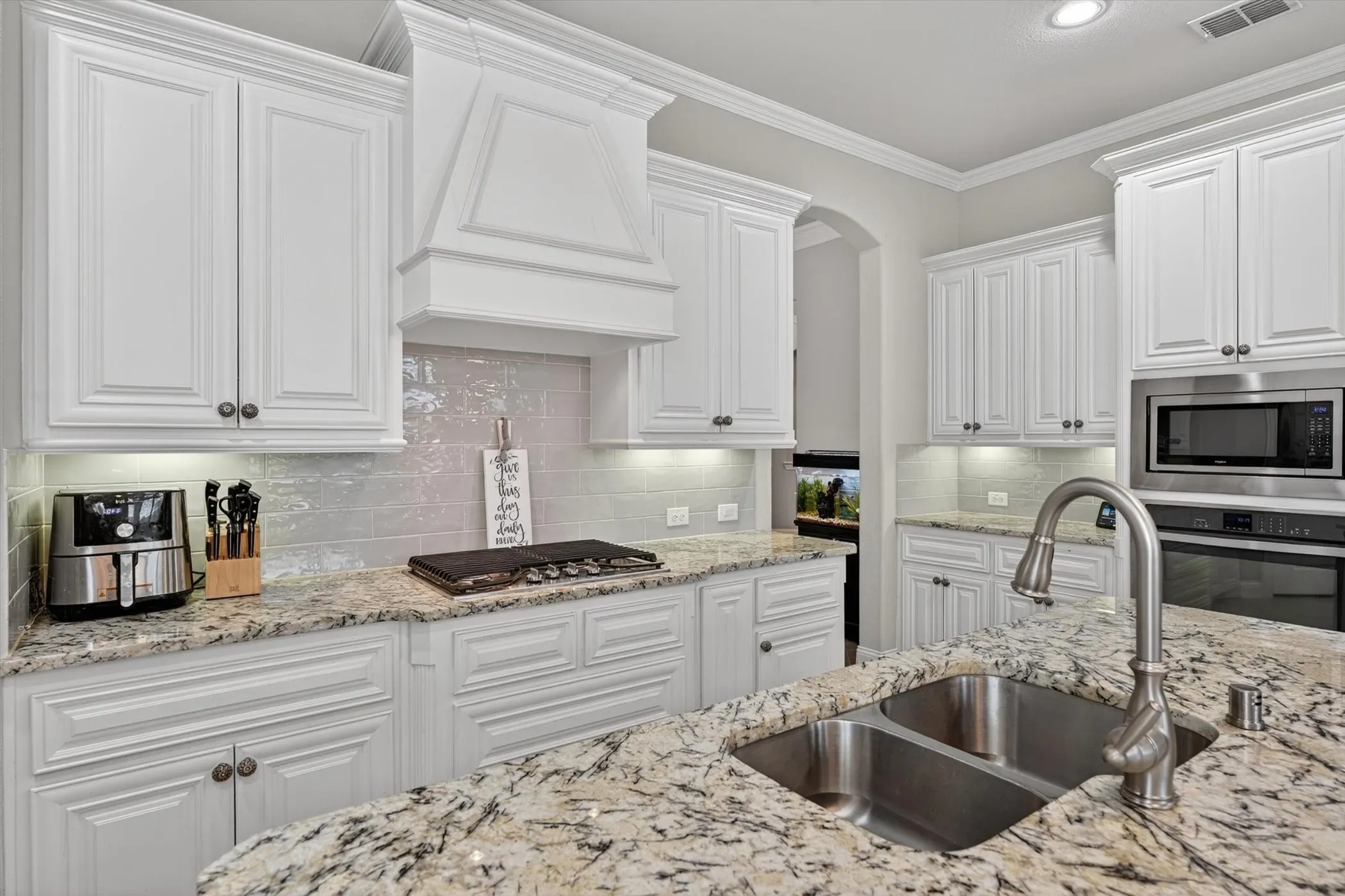Single Family Residence For Sale in Grayson County , 1129 Stonebridge Pass, Gunter, Texas 75058, 5 Bedroom, 3 Bathroom, 2 Garage spaces, 2,934 Sqft, built in 2017, mls#21261170, Real Estate Agent in Gunter, Homes For Sale in Grayson county, Homes For Sale in Gunter, Realtor in Gunter Texas, Real Estate Brokerage Independent Realty Texas, Luminita Cordes Realtor