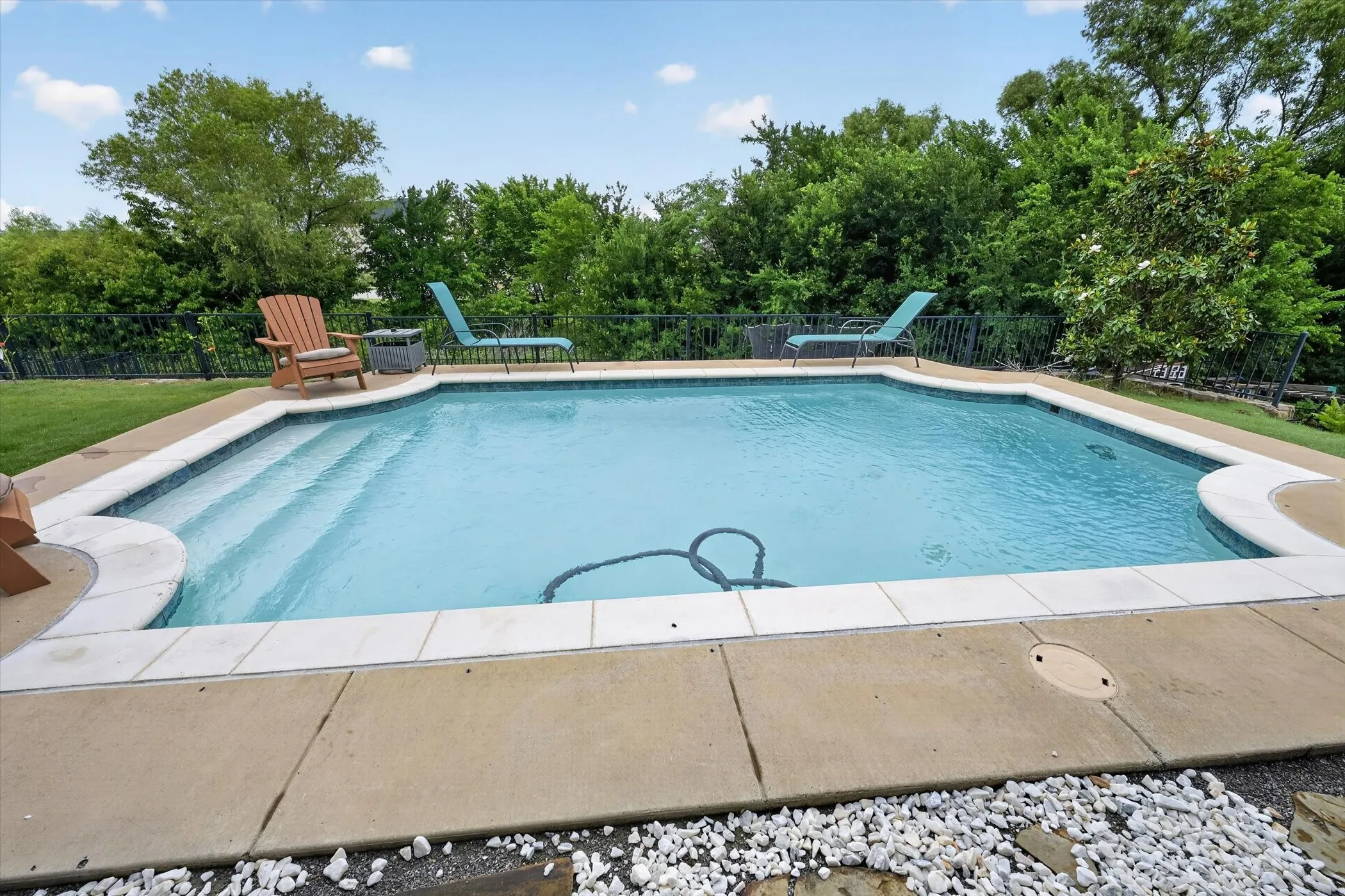 Single Family Residence For Sale in Grayson County , 1129 Stonebridge Pass, Gunter, Texas 75058, 5 Bedroom, 3 Bathroom, 2 Garage spaces, 2,934 Sqft, built in 2017, mls#21261170, Real Estate Agent in Gunter, Homes For Sale in Grayson county, Homes For Sale in Gunter, Realtor in Gunter Texas, Real Estate Brokerage Independent Realty Texas, Luminita Cordes Realtor