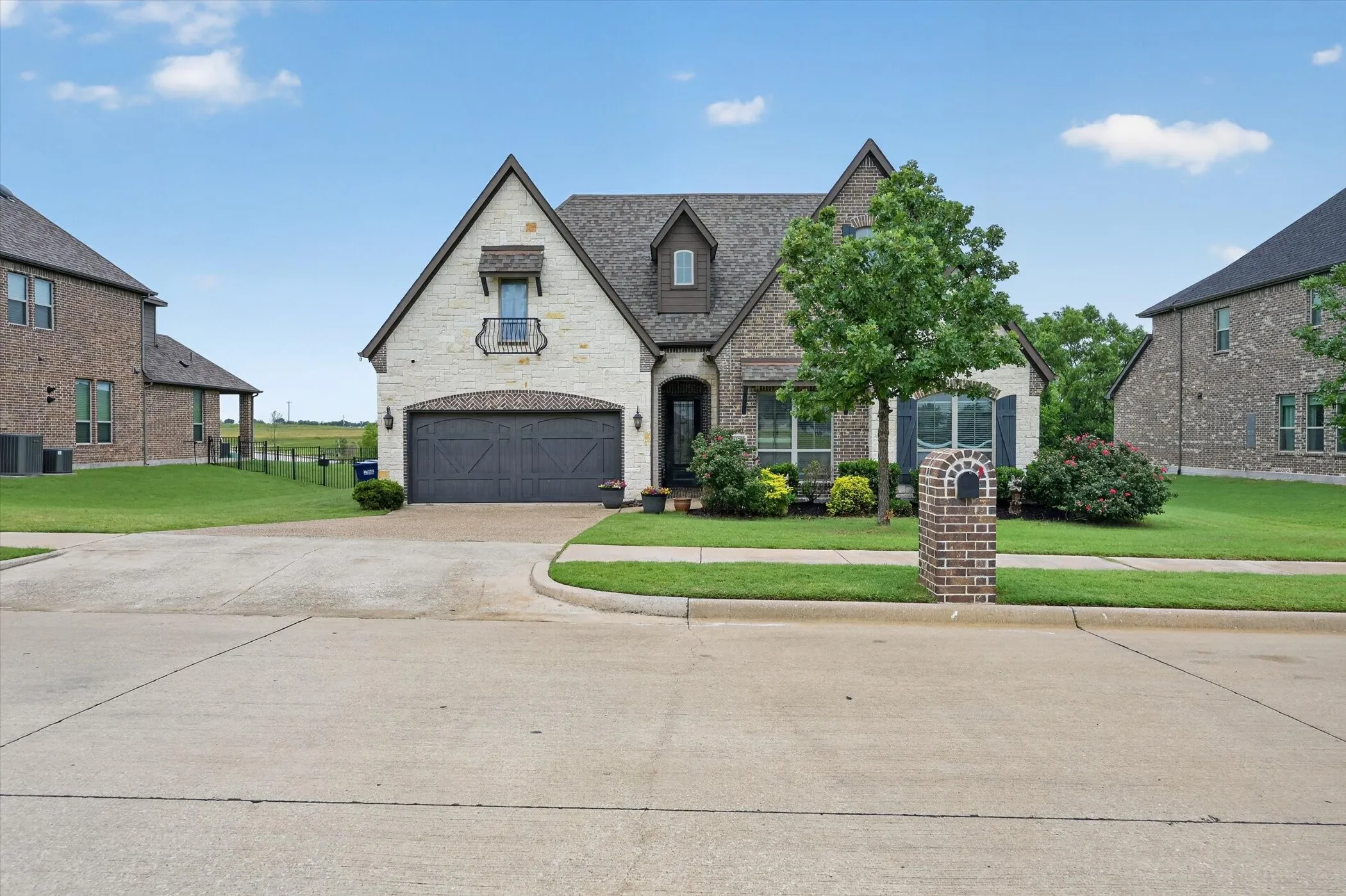 Single Family Residence For Sale in Grayson County , 1129 Stonebridge Pass, Gunter, Texas 75058, 5 Bedroom, 3 Bathroom, 2 Garage spaces, 2,934 Sqft, built in 2017, mls#21261170, Real Estate Agent in Gunter, Homes For Sale in Grayson county, Homes For Sale in Gunter, Realtor in Gunter Texas, Real Estate Brokerage Independent Realty Texas, Luminita Cordes Realtor