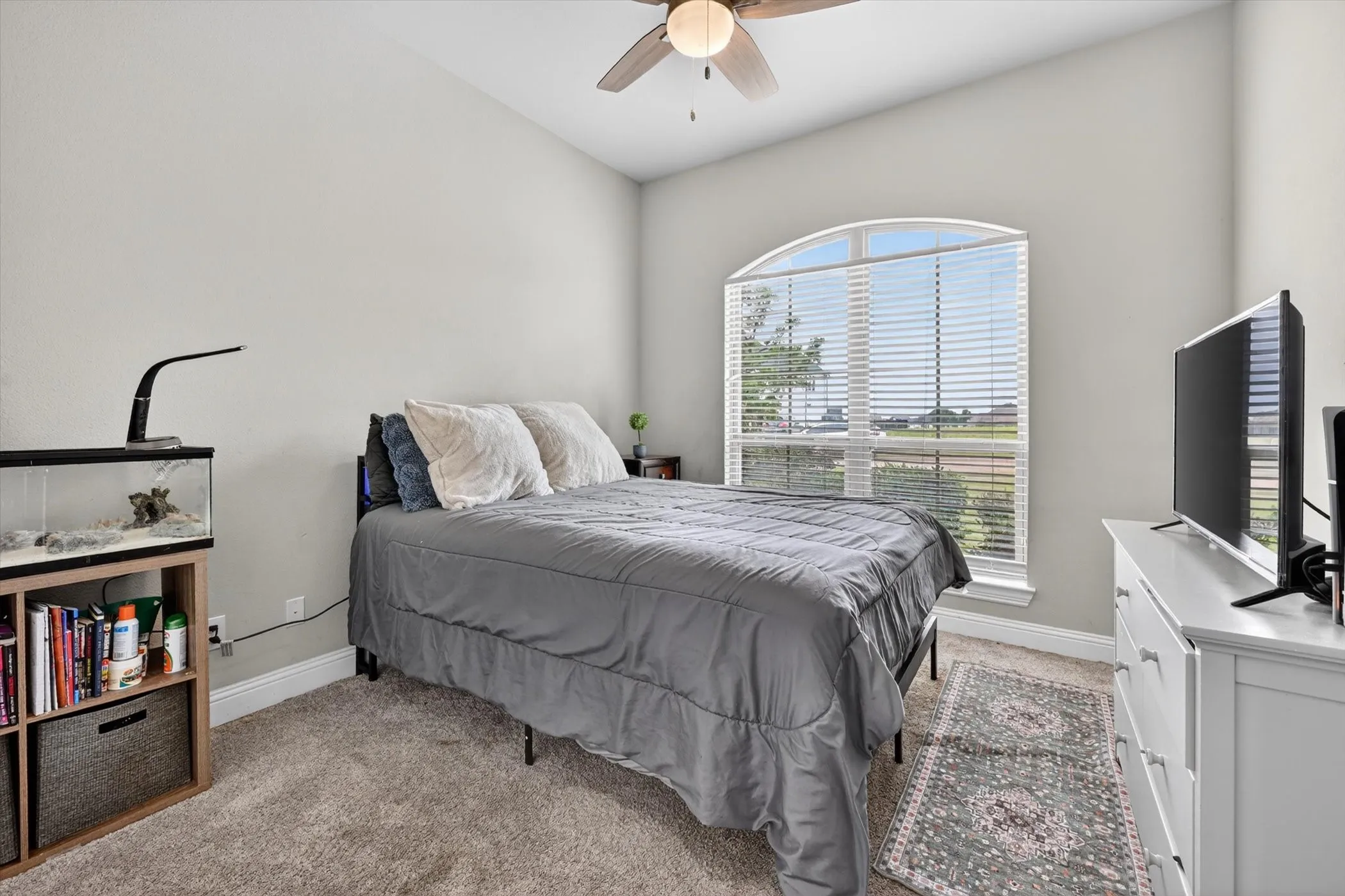 Single Family Residence For Sale in Grayson County , 1129 Stonebridge Pass, Gunter, Texas 75058, 5 Bedroom, 3 Bathroom, 2 Garage spaces, 2,934 Sqft, built in 2017, mls#21261170, Real Estate Agent in Gunter, Homes For Sale in Grayson county, Homes For Sale in Gunter, Realtor in Gunter Texas, Real Estate Brokerage Independent Realty Texas, Luminita Cordes Realtor