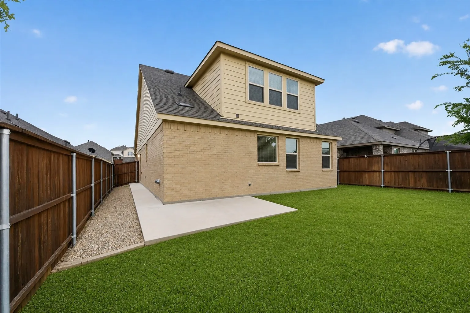 Single Family Residence For Rent in Grayson County , 3955 Oak Creek Circle, Denison, Texas 75020, 3 Bedroom, 3 Bathroom, 2 Garage spaces, 1,931 Sqft, built in 2022, mls#21261061, Real Estate Agent in Denison, Homes For Rent in Grayson county, Homes For Rent in Denison, Realtor in Denison Texas, Real Estate Brokerage Independent Realty Texas, Luminita Cordes Realtor