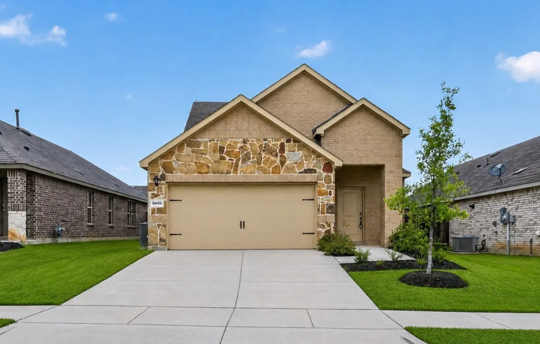 Single Family Residence For Rent in Grayson County , 3955 Oak Creek Circle, Denison, Texas 75020, 3 Bedroom, 3 Bathroom, 2 Garage spaces, 1,931 Sqft, built in 2022, mls#21261061, Real Estate Agent in Denison, Homes For Rent in Grayson county, Homes For Rent in Denison, Realtor in Denison Texas, Real Estate Brokerage Independent Realty Texas, Luminita Cordes Realtor