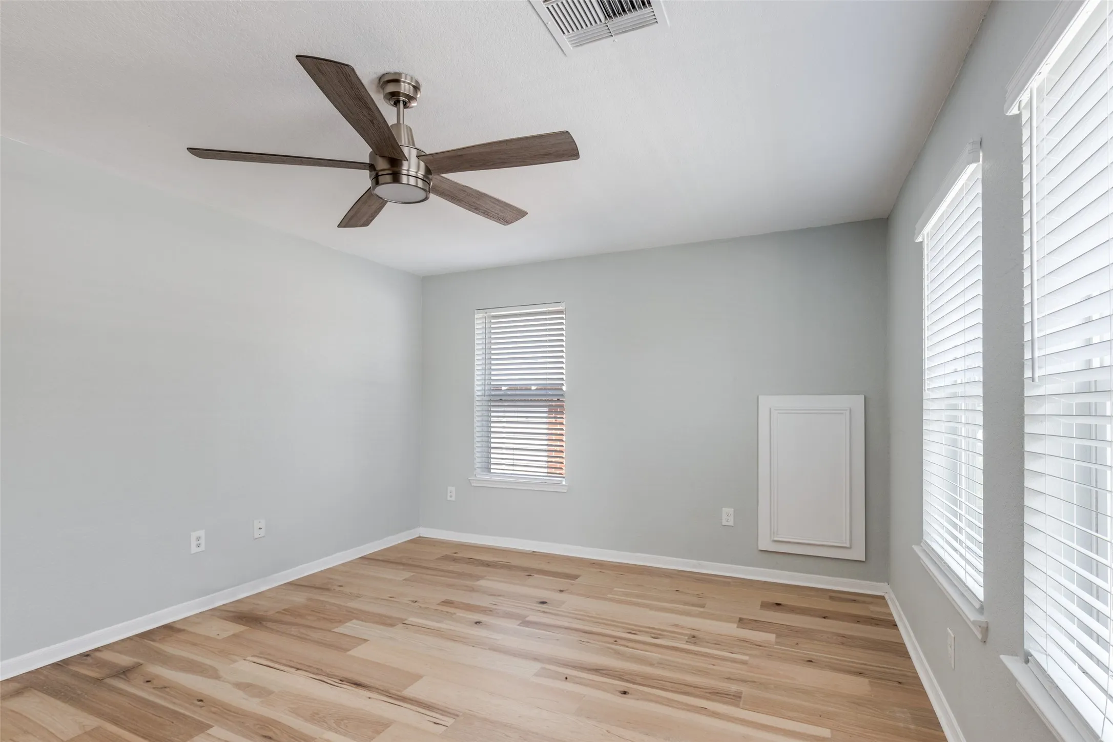 Single Family Residence For Sale in Galveston County , 5106 Avenue O, Galveston, Texas 77551, 3 Bedroom, 2 Bathroom, Garage spaces, 1,440 Sqft, built in 2011, Preowned, mls#21261151, Real Estate Agent in Galveston, Homes For Sale in Galveston county, Homes For Sale in Galveston, Realtor in Galveston Texas, Real Estate Brokerage Independent Realty Texas, Luminita Cordes Realtor
