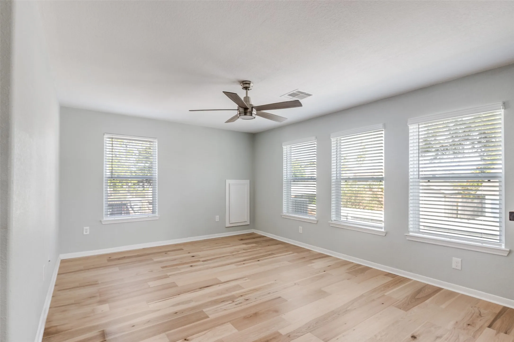 Single Family Residence For Sale in Galveston County , 5106 Avenue O, Galveston, Texas 77551, 3 Bedroom, 2 Bathroom, Garage spaces, 1,440 Sqft, built in 2011, Preowned, mls#21261151, Real Estate Agent in Galveston, Homes For Sale in Galveston county, Homes For Sale in Galveston, Realtor in Galveston Texas, Real Estate Brokerage Independent Realty Texas, Luminita Cordes Realtor