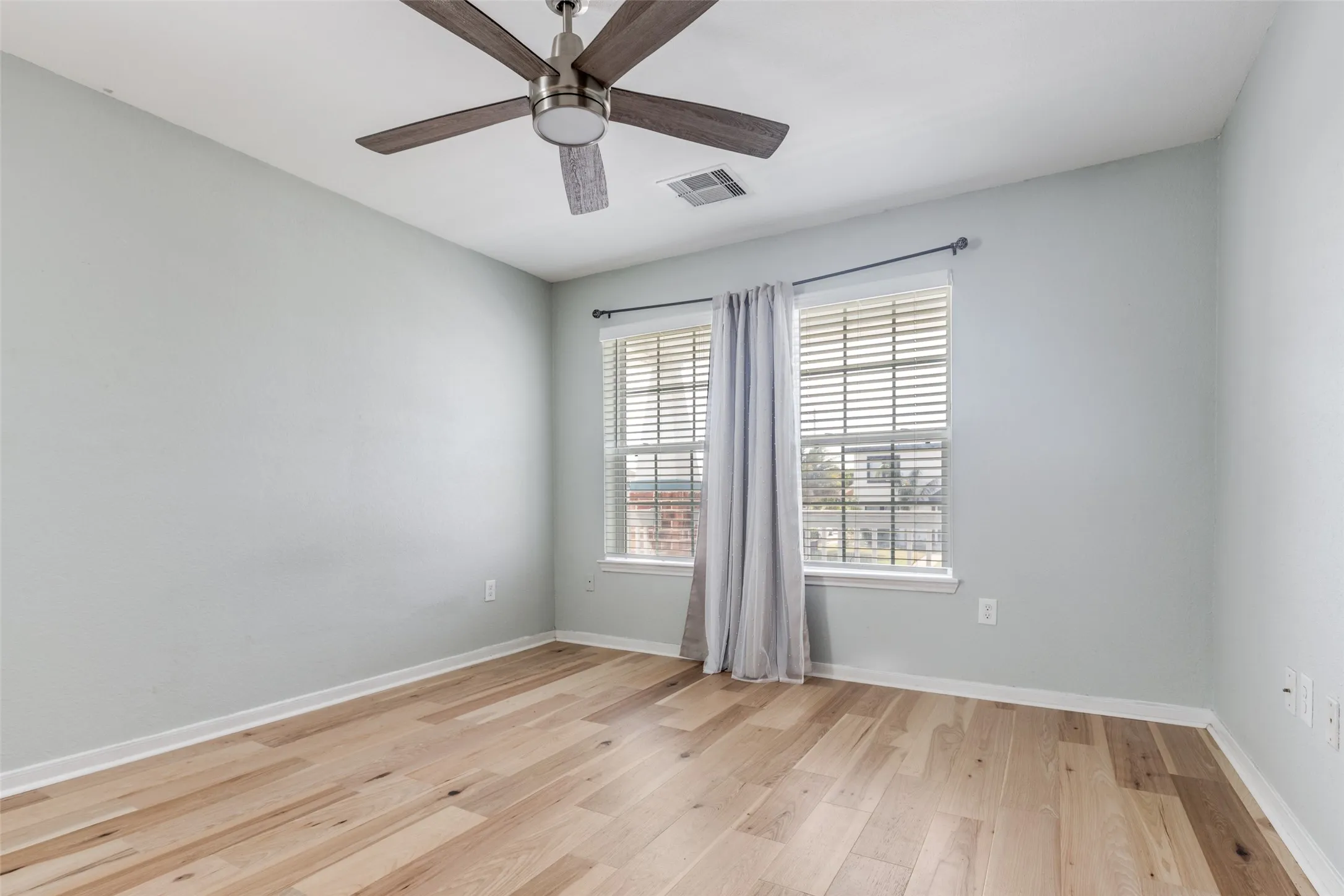 Single Family Residence For Sale in Galveston County , 5106 Avenue O, Galveston, Texas 77551, 3 Bedroom, 2 Bathroom, Garage spaces, 1,440 Sqft, built in 2011, Preowned, mls#21261151, Real Estate Agent in Galveston, Homes For Sale in Galveston county, Homes For Sale in Galveston, Realtor in Galveston Texas, Real Estate Brokerage Independent Realty Texas, Luminita Cordes Realtor