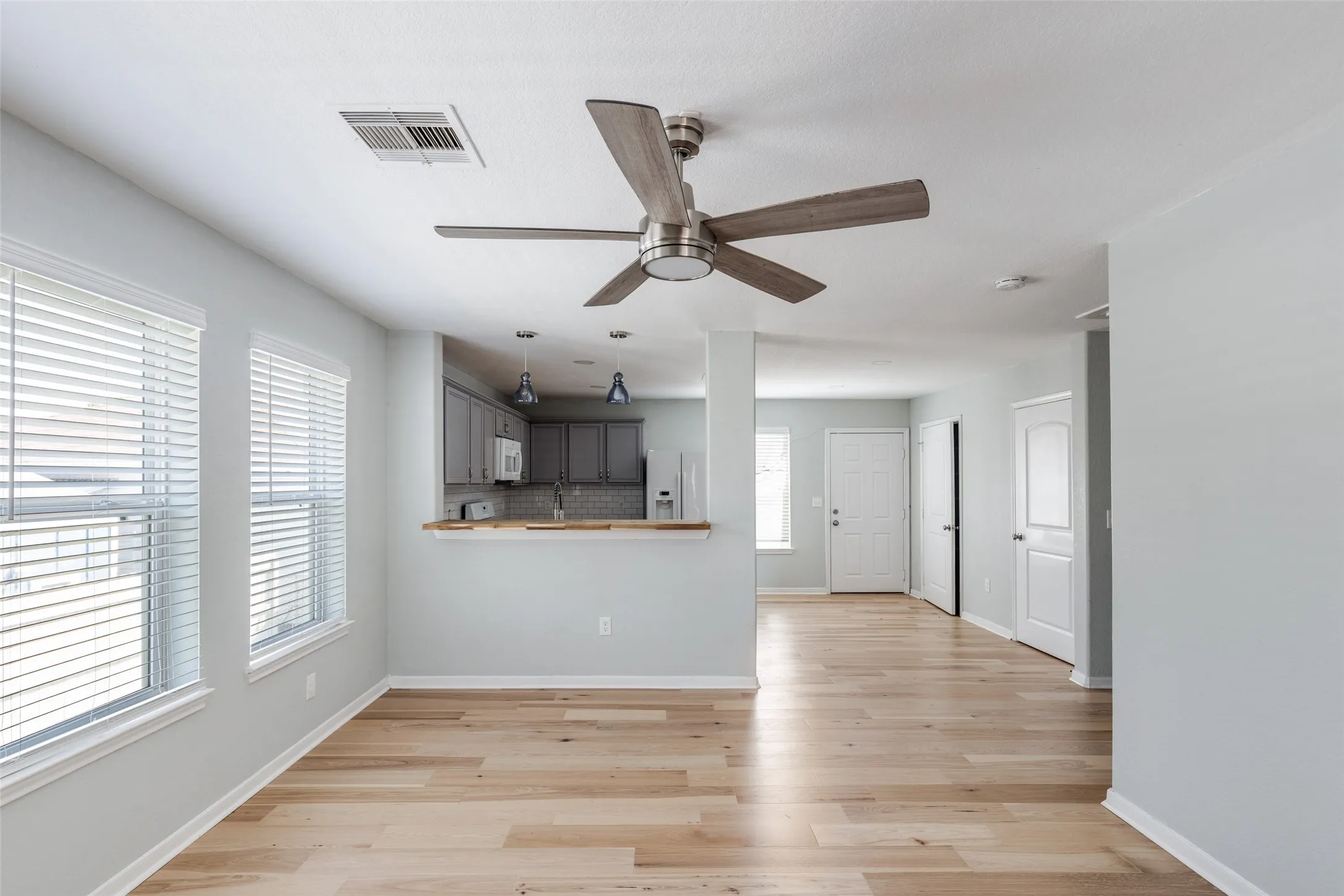 Single Family Residence For Sale in Galveston County , 5106 Avenue O, Galveston, Texas 77551, 3 Bedroom, 2 Bathroom, Garage spaces, 1,440 Sqft, built in 2011, Preowned, mls#21261151, Real Estate Agent in Galveston, Homes For Sale in Galveston county, Homes For Sale in Galveston, Realtor in Galveston Texas, Real Estate Brokerage Independent Realty Texas, Luminita Cordes Realtor