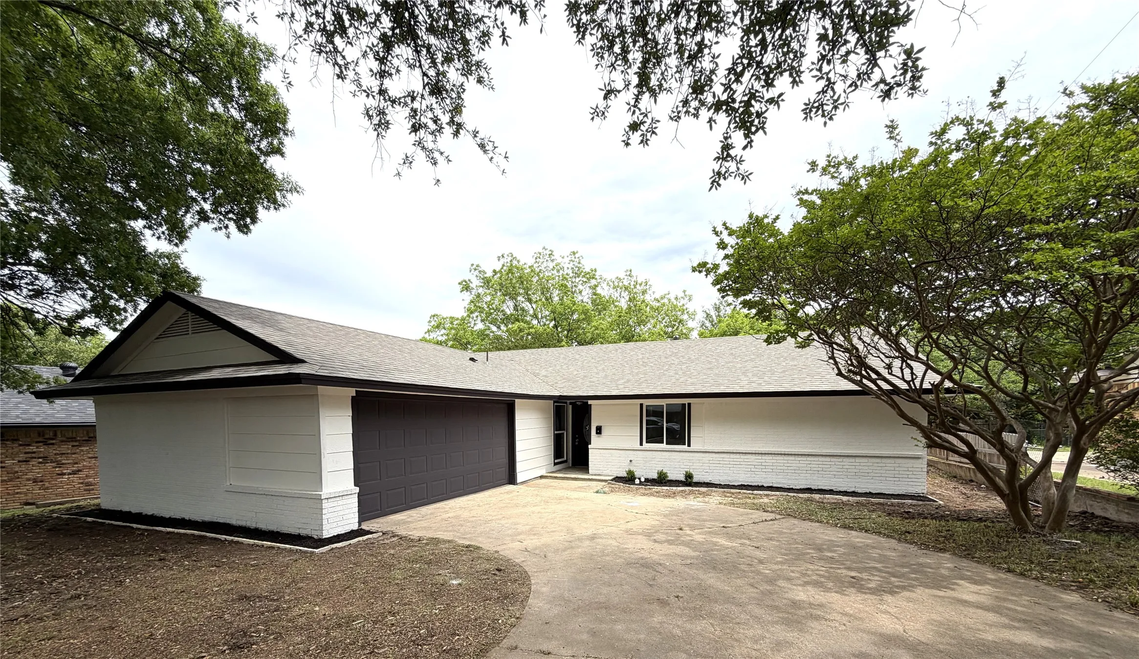 Single Family Residence For Sale in Grayson County , 1413 Blanton Place, Sherman, Texas 75092, 4 Bedroom, 2 Bathroom, 2 Garage spaces, 1,705 Sqft, built in 1966, Preowned, Price $274,900, mls#21259474, Real Estate Agent in Sherman, Homes For Sale in Grayson county, Homes For Sale in Sherman, Realtor in Sherman Texas, Real Estate Brokerage Independent Realty Texas, Luminita Cordes Realtor