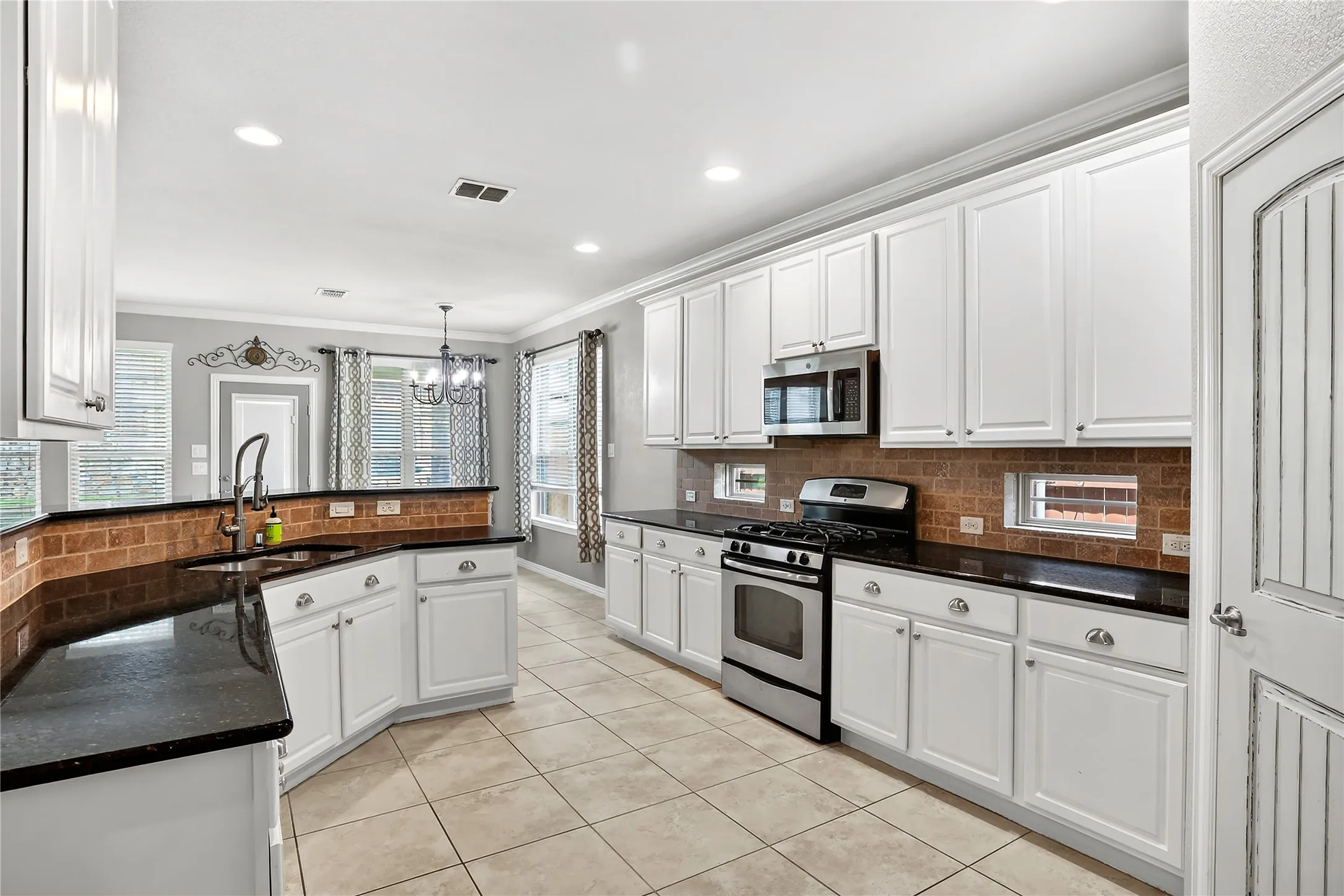 Single Family Residence For Sale in Collin County , 1005 Park Meadow Lane, Mc Kinney, Texas 75071, 4 Bedrooms, 4 Bathrooms, 2 Garage spaces, 2,705 Sqft, built in 2013, Preowned, Price $539,000, mls#21261203, Real Estate Agent in Mc Kinney, Homes For Sale in Collin county, Homes For Sale in Mc Kinney, Realtor in Mc Kinney Texas, Real Estate Brokerage Independent Realty Texas, Luminita Cordes Realtor