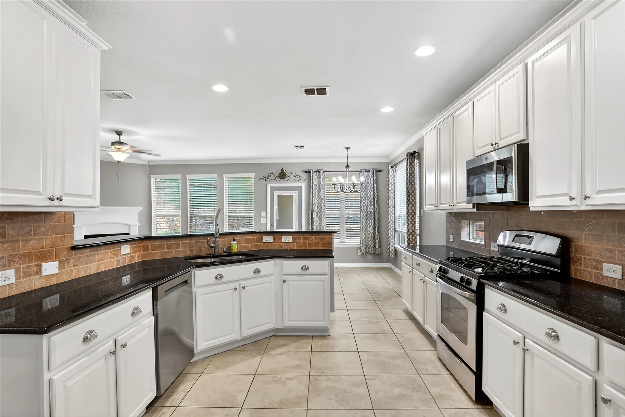 Single Family Residence For Sale in Collin County , 1005 Park Meadow Lane, Mc Kinney, Texas 75071, 4 Bedrooms, 4 Bathrooms, 2 Garage spaces, 2,705 Sqft, built in 2013, Preowned, Price $539,000, mls#21261203, Real Estate Agent in Mc Kinney, Homes For Sale in Collin county, Homes For Sale in Mc Kinney, Realtor in Mc Kinney Texas, Real Estate Brokerage Independent Realty Texas, Luminita Cordes Realtor