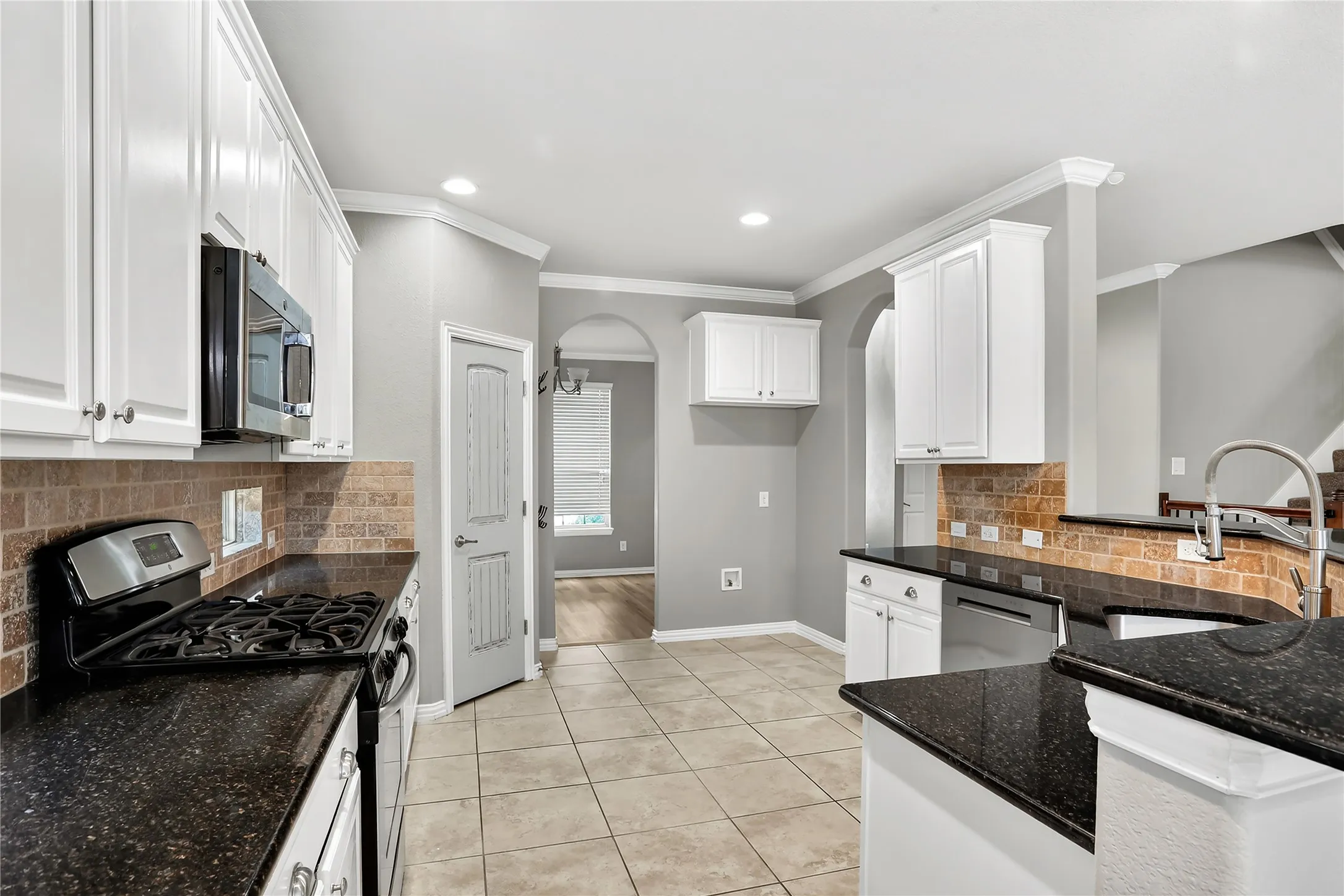 Single Family Residence For Sale in Collin County , 1005 Park Meadow Lane, Mc Kinney, Texas 75071, 4 Bedrooms, 4 Bathrooms, 2 Garage spaces, 2,705 Sqft, built in 2013, Preowned, Price $539,000, mls#21261203, Real Estate Agent in Mc Kinney, Homes For Sale in Collin county, Homes For Sale in Mc Kinney, Realtor in Mc Kinney Texas, Real Estate Brokerage Independent Realty Texas, Luminita Cordes Realtor