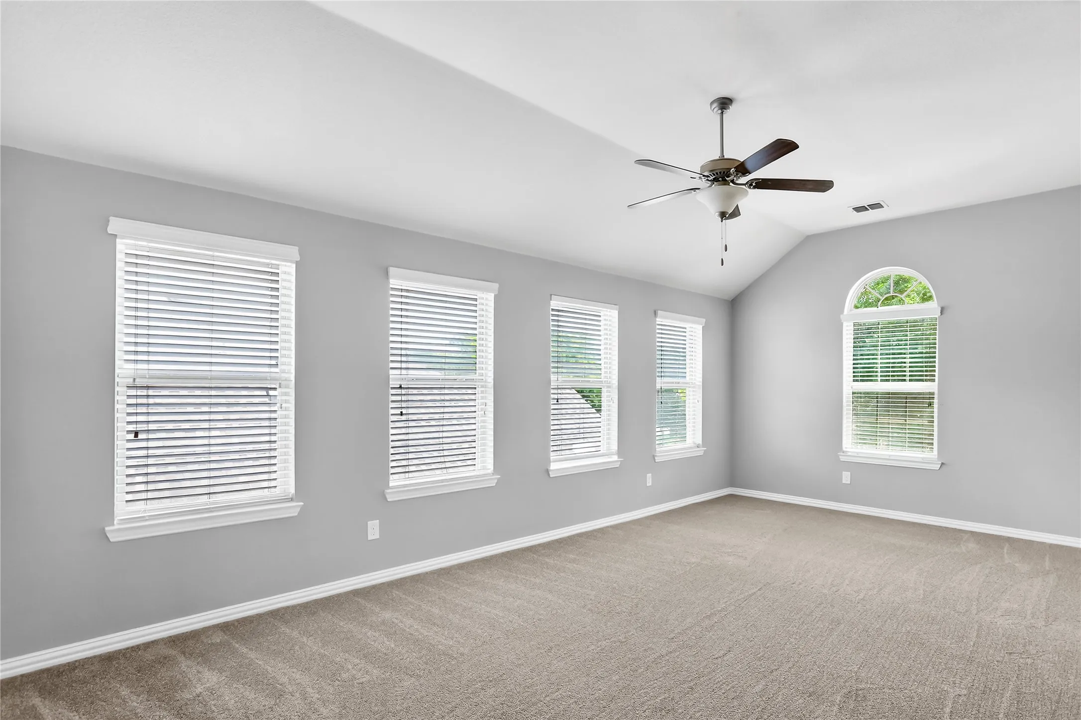 Single Family Residence For Sale in Collin County , 1005 Park Meadow Lane, Mc Kinney, Texas 75071, 4 Bedrooms, 4 Bathrooms, 2 Garage spaces, 2,705 Sqft, built in 2013, Preowned, Price $539,000, mls#21261203, Real Estate Agent in Mc Kinney, Homes For Sale in Collin county, Homes For Sale in Mc Kinney, Realtor in Mc Kinney Texas, Real Estate Brokerage Independent Realty Texas, Luminita Cordes Realtor