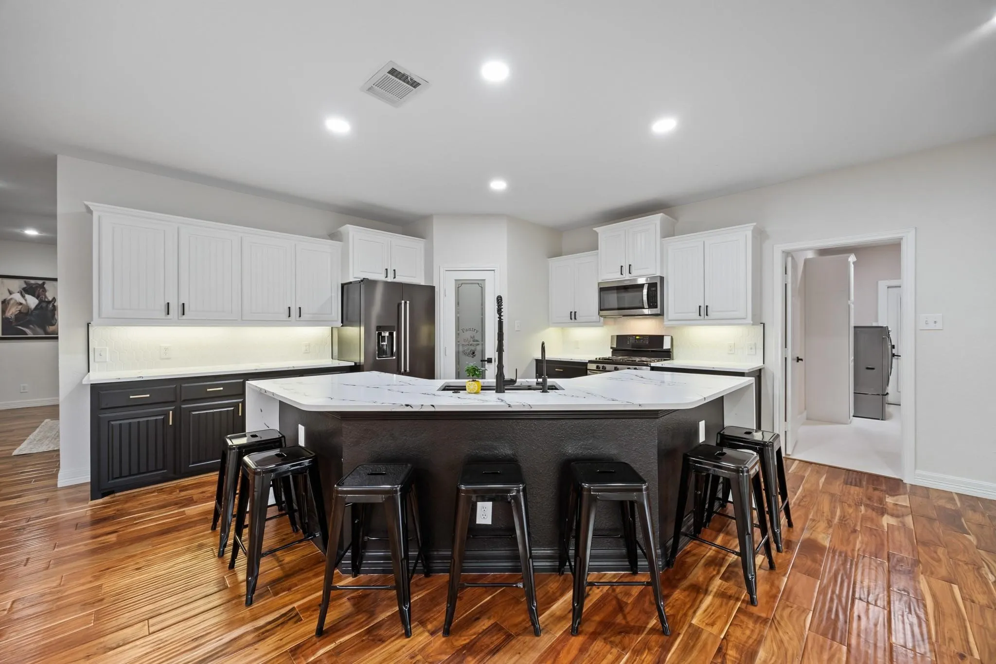 Farm For Sale in Kaufman County , 6880 County Road 4042, Kemp, Texas 75143, 4 Bedroom, 3 Bathroom, 3 Garage spaces, 3,786 Sqft, built in 2008, Preowned, mls#21261259, Real Estate Agent in Kemp, Homes For Sale in Kaufman county, Homes For Sale in Kemp, Realtor in Kemp Texas, Real Estate Brokerage Independent Realty Texas, Luminita Cordes Realtor