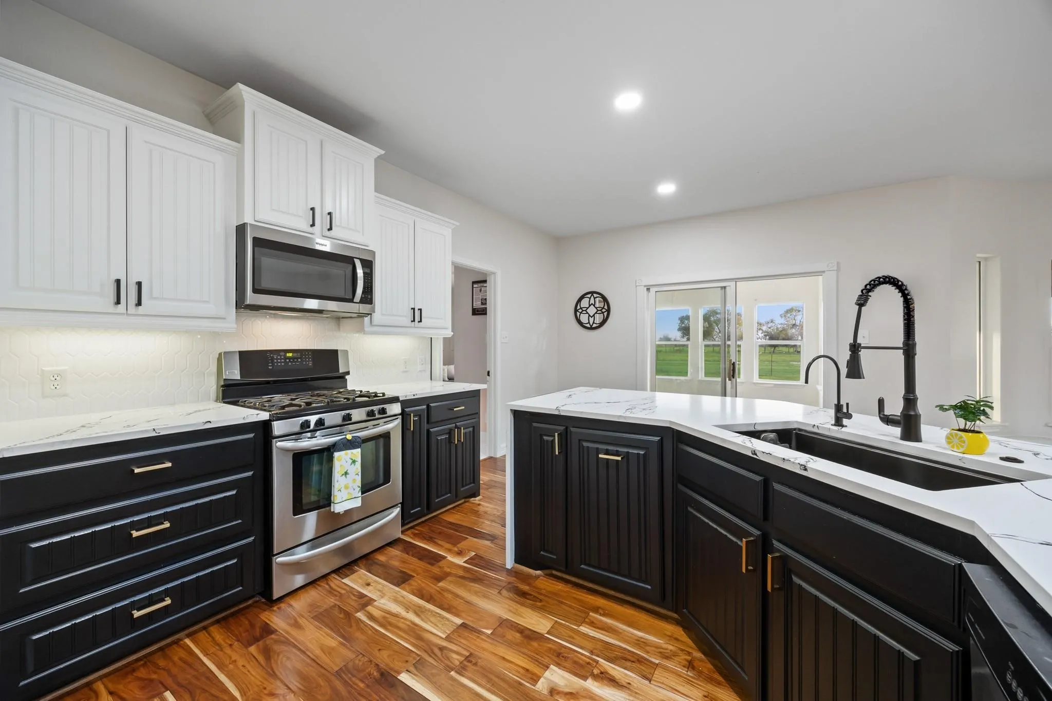 Farm For Sale in Kaufman County , 6880 County Road 4042, Kemp, Texas 75143, 4 Bedroom, 3 Bathroom, 3 Garage spaces, 3,786 Sqft, built in 2008, Preowned, mls#21261259, Real Estate Agent in Kemp, Homes For Sale in Kaufman county, Homes For Sale in Kemp, Realtor in Kemp Texas, Real Estate Brokerage Independent Realty Texas, Luminita Cordes Realtor