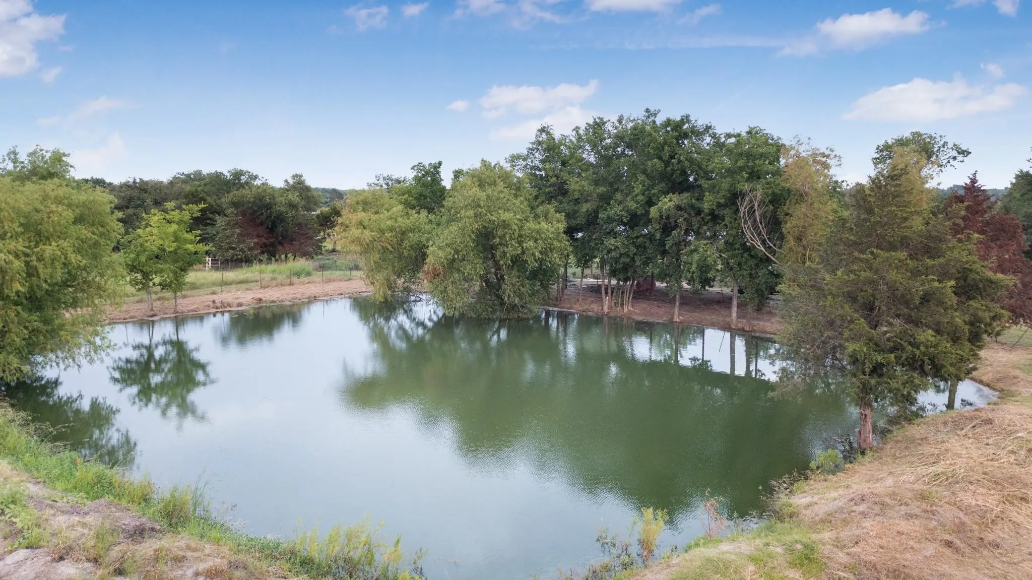 Farm For Sale in Kaufman County , 6880 County Road 4042, Kemp, Texas 75143, 4 Bedroom, 3 Bathroom, 3 Garage spaces, 3,786 Sqft, built in 2008, Preowned, mls#21261259, Real Estate Agent in Kemp, Homes For Sale in Kaufman county, Homes For Sale in Kemp, Realtor in Kemp Texas, Real Estate Brokerage Independent Realty Texas, Luminita Cordes Realtor