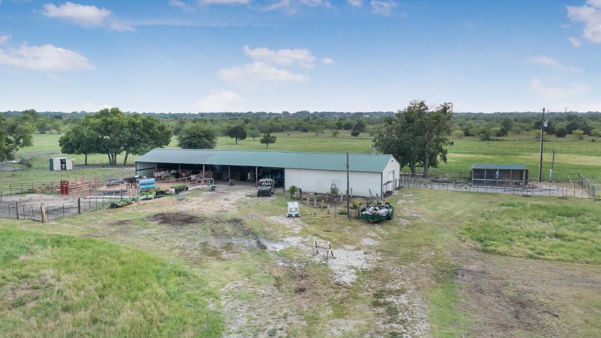 Farm For Sale in Kaufman County , 6880 County Road 4042, Kemp, Texas 75143, 4 Bedroom, 3 Bathroom, 3 Garage spaces, 3,786 Sqft, built in 2008, Preowned, mls#21261259, Real Estate Agent in Kemp, Homes For Sale in Kaufman county, Homes For Sale in Kemp, Realtor in Kemp Texas, Real Estate Brokerage Independent Realty Texas, Luminita Cordes Realtor