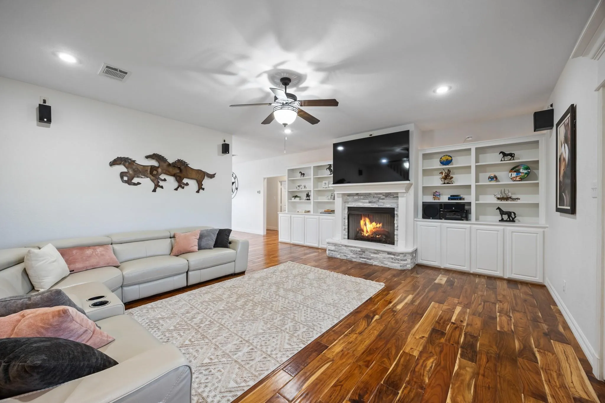 Farm For Sale in Kaufman County , 6880 County Road 4042, Kemp, Texas 75143, 4 Bedroom, 3 Bathroom, 3 Garage spaces, 3,786 Sqft, built in 2008, Preowned, mls#21261259, Real Estate Agent in Kemp, Homes For Sale in Kaufman county, Homes For Sale in Kemp, Realtor in Kemp Texas, Real Estate Brokerage Independent Realty Texas, Luminita Cordes Realtor