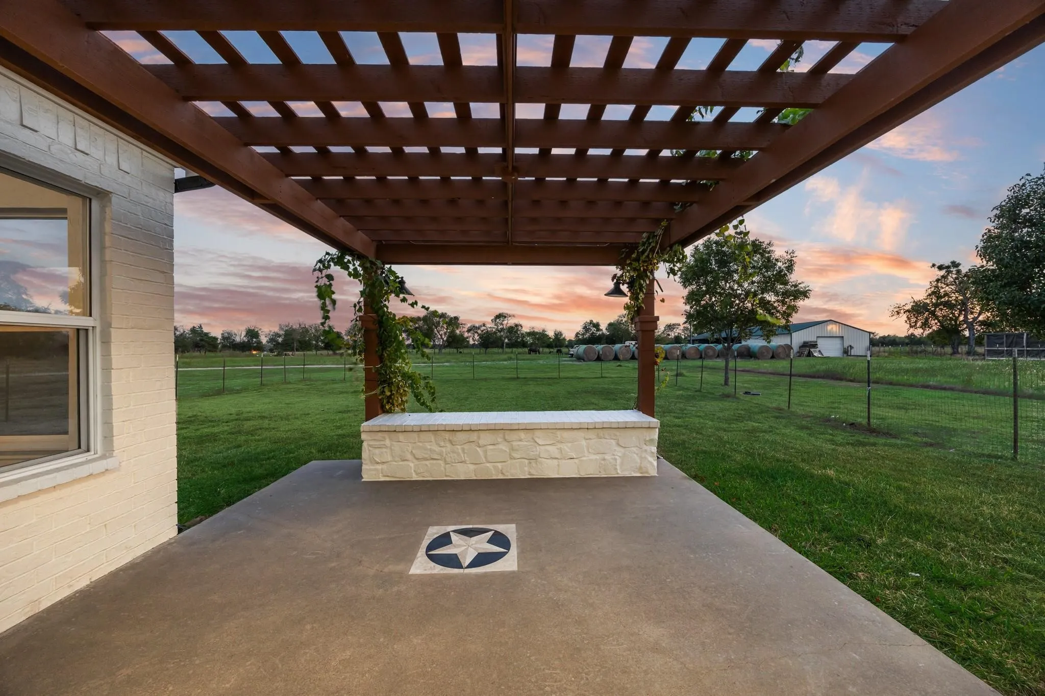 Farm For Sale in Kaufman County , 6880 County Road 4042, Kemp, Texas 75143, 4 Bedroom, 3 Bathroom, 3 Garage spaces, 3,786 Sqft, built in 2008, Preowned, mls#21261259, Real Estate Agent in Kemp, Homes For Sale in Kaufman county, Homes For Sale in Kemp, Realtor in Kemp Texas, Real Estate Brokerage Independent Realty Texas, Luminita Cordes Realtor