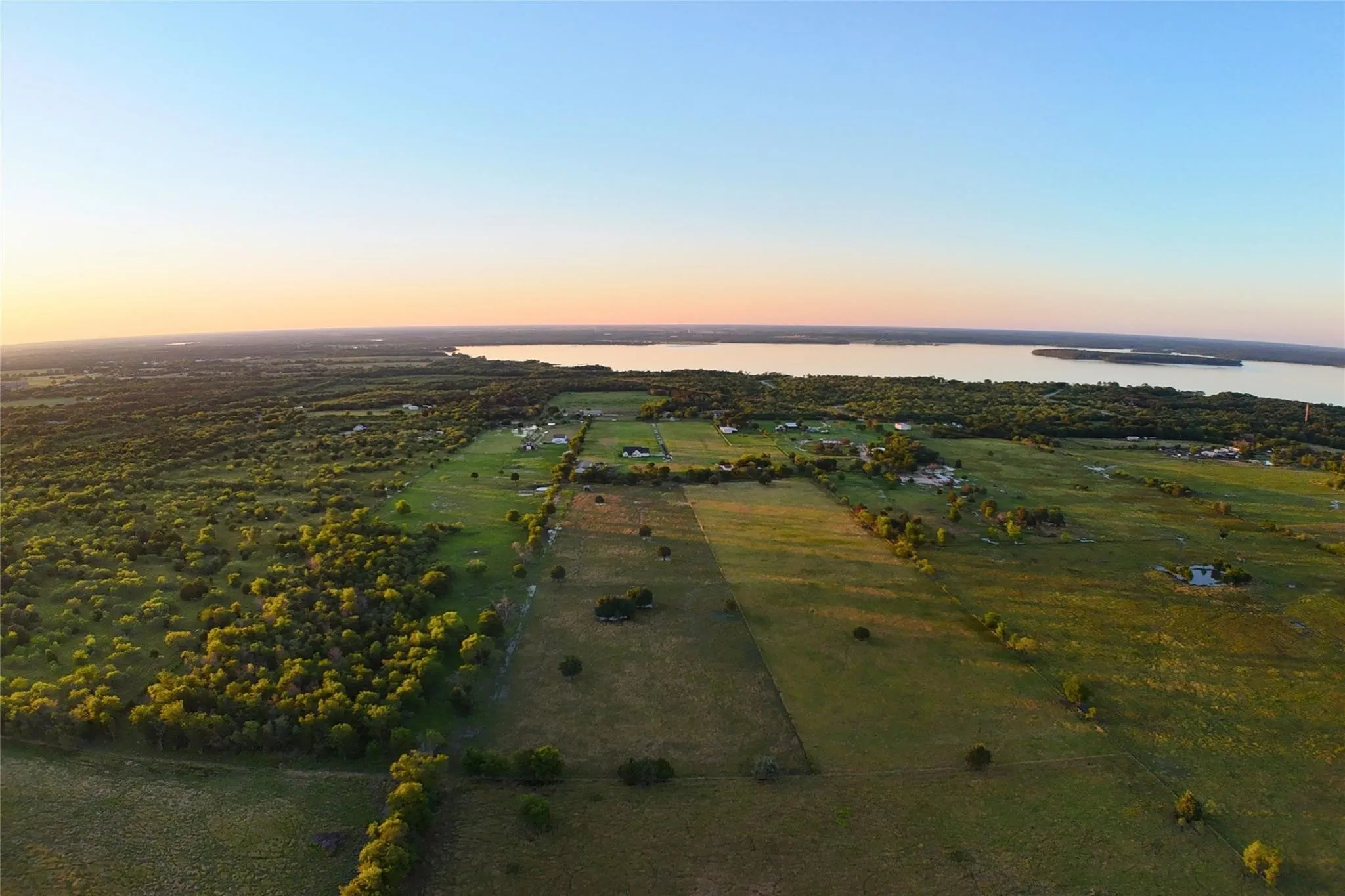 Farm For Sale in Kaufman County , 6880 County Road 4042, Kemp, Texas 75143, 4 Bedroom, 3 Bathroom, 3 Garage spaces, 3,786 Sqft, built in 2008, Preowned, mls#21261259, Real Estate Agent in Kemp, Homes For Sale in Kaufman county, Homes For Sale in Kemp, Realtor in Kemp Texas, Real Estate Brokerage Independent Realty Texas, Luminita Cordes Realtor
