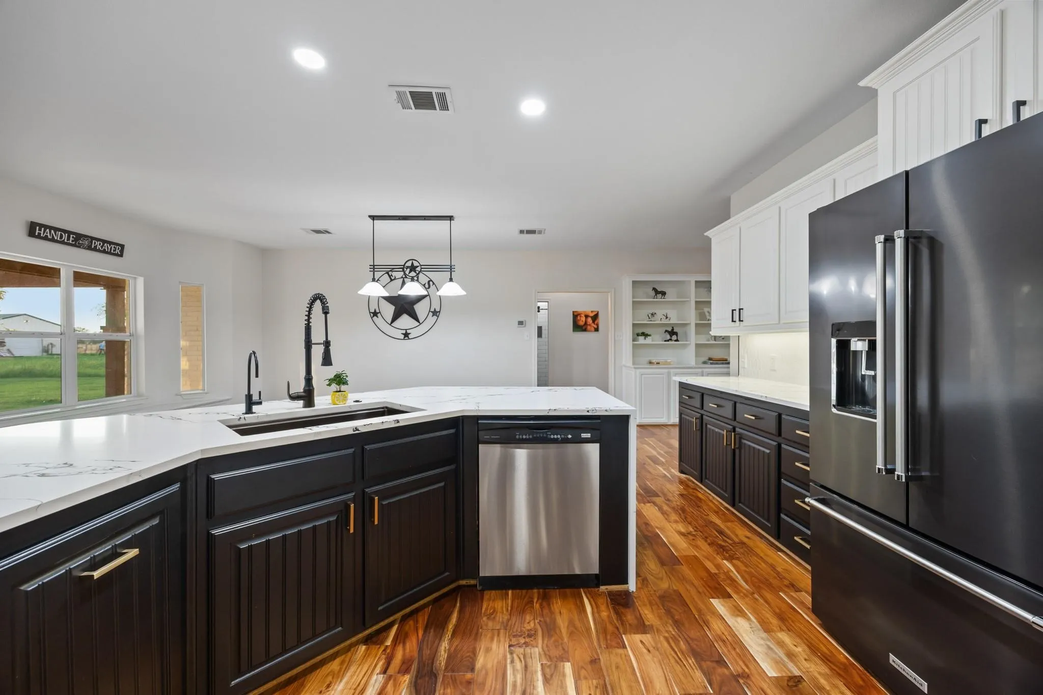 Farm For Sale in Kaufman County , 6880 County Road 4042, Kemp, Texas 75143, 4 Bedroom, 3 Bathroom, 3 Garage spaces, 3,786 Sqft, built in 2008, Preowned, mls#21261259, Real Estate Agent in Kemp, Homes For Sale in Kaufman county, Homes For Sale in Kemp, Realtor in Kemp Texas, Real Estate Brokerage Independent Realty Texas, Luminita Cordes Realtor