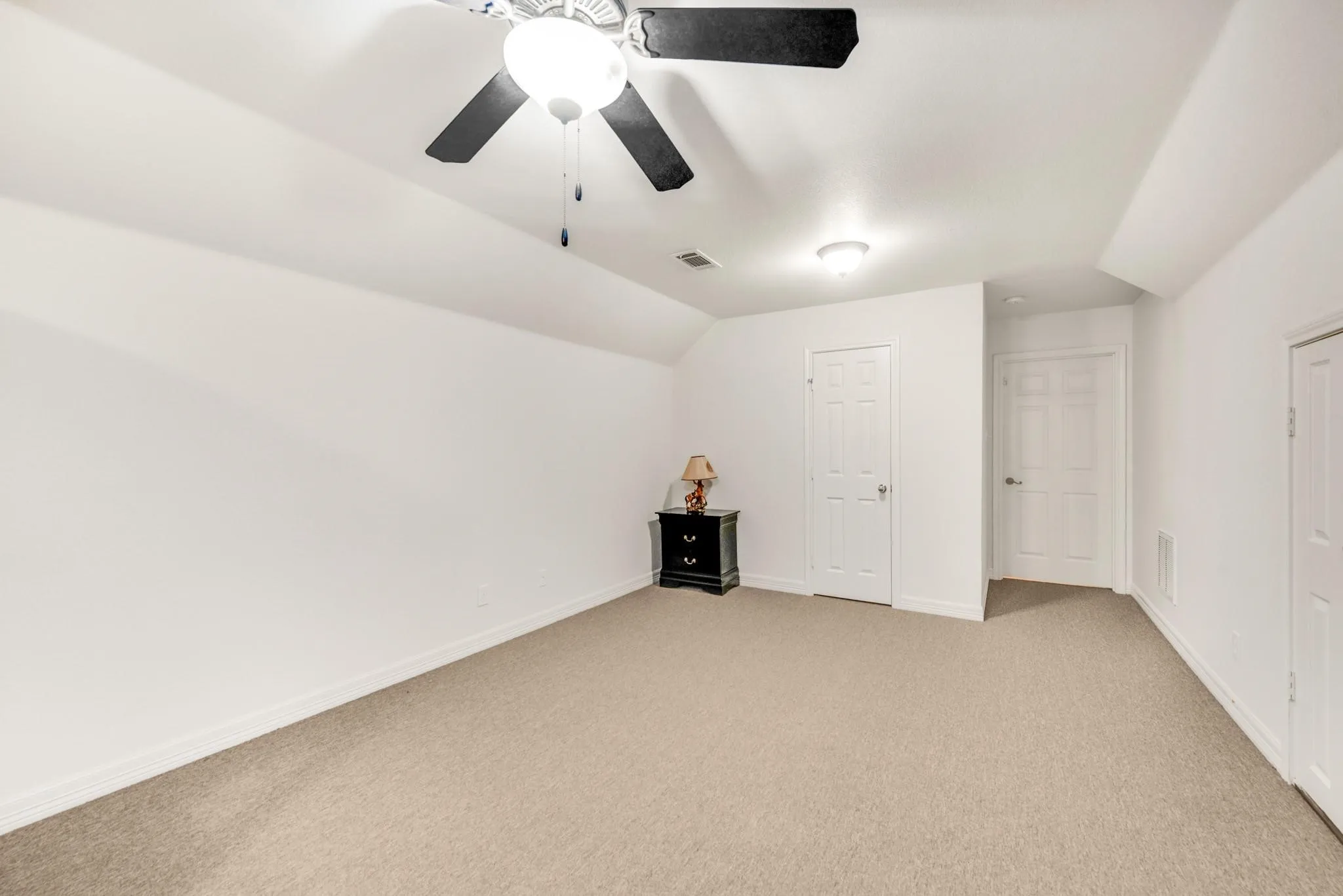 Farm For Sale in Kaufman County , 6880 County Road 4042, Kemp, Texas 75143, 4 Bedroom, 3 Bathroom, 3 Garage spaces, 3,786 Sqft, built in 2008, Preowned, mls#21261259, Real Estate Agent in Kemp, Homes For Sale in Kaufman county, Homes For Sale in Kemp, Realtor in Kemp Texas, Real Estate Brokerage Independent Realty Texas, Luminita Cordes Realtor