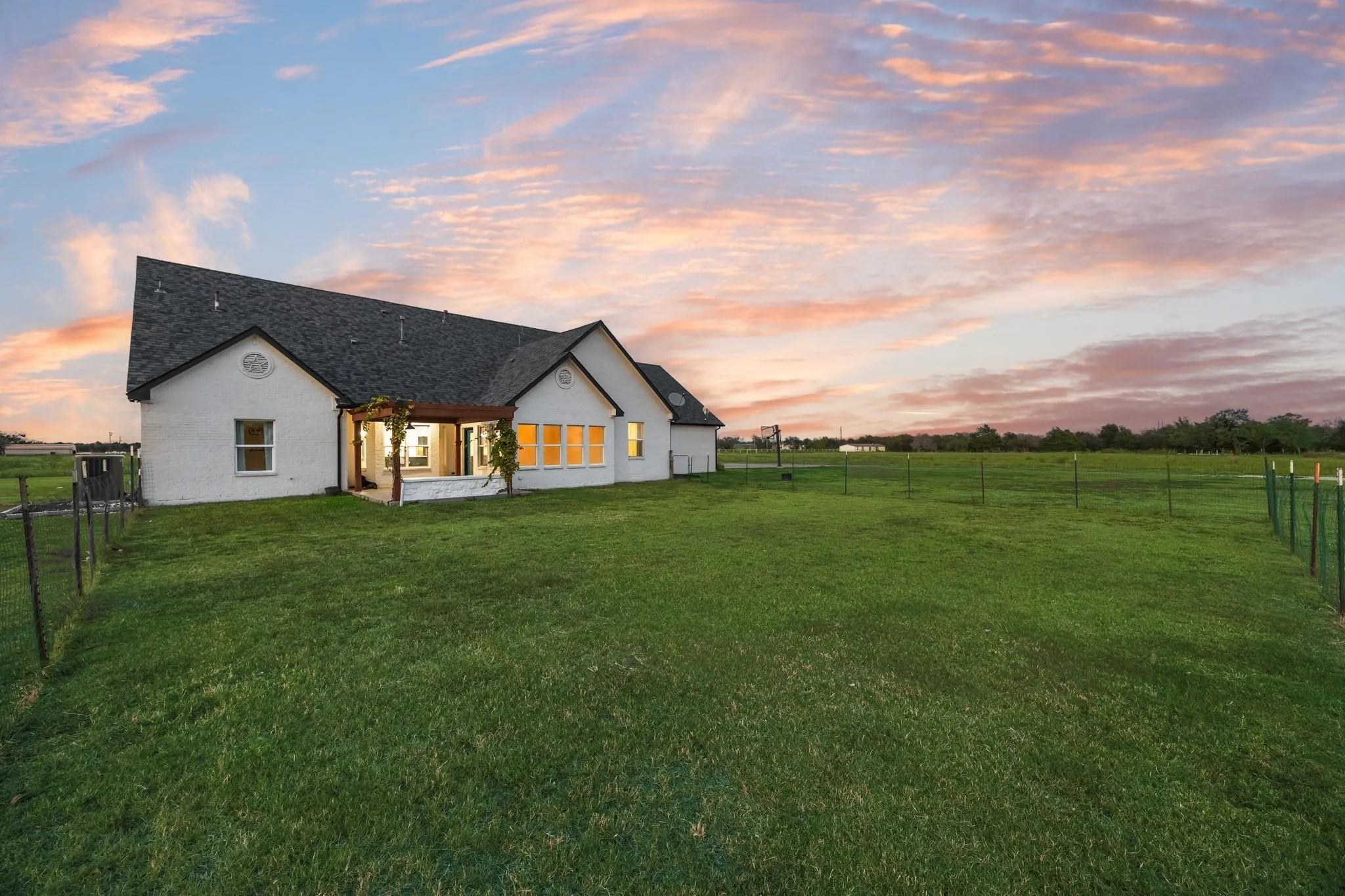 Farm For Sale in Kaufman County , 6880 County Road 4042, Kemp, Texas 75143, 4 Bedroom, 3 Bathroom, 3 Garage spaces, 3,786 Sqft, built in 2008, Preowned, mls#21261259, Real Estate Agent in Kemp, Homes For Sale in Kaufman county, Homes For Sale in Kemp, Realtor in Kemp Texas, Real Estate Brokerage Independent Realty Texas, Luminita Cordes Realtor