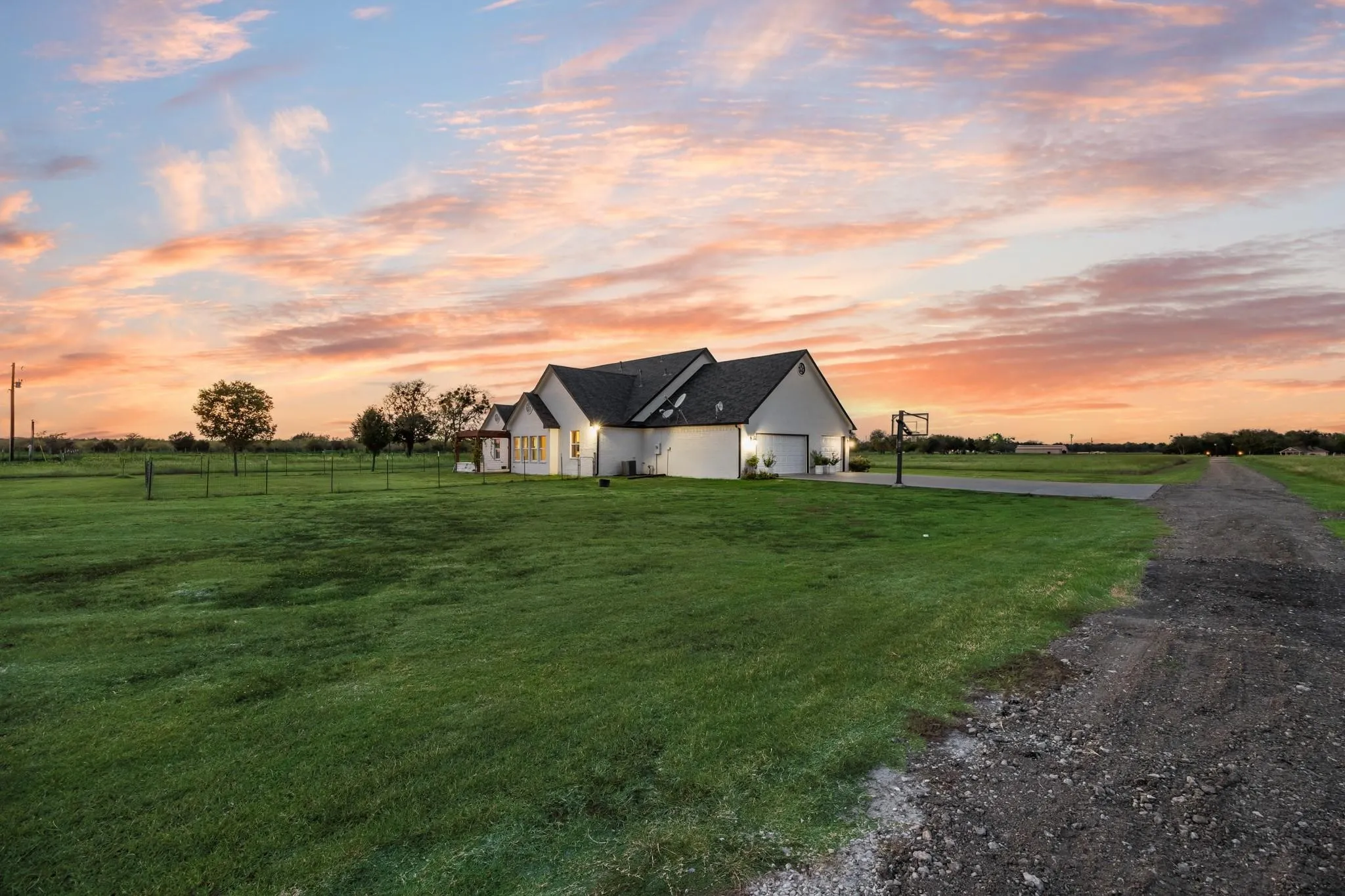 Farm For Sale in Kaufman County , 6880 County Road 4042, Kemp, Texas 75143, 4 Bedroom, 3 Bathroom, 3 Garage spaces, 3,786 Sqft, built in 2008, Preowned, mls#21261259, Real Estate Agent in Kemp, Homes For Sale in Kaufman county, Homes For Sale in Kemp, Realtor in Kemp Texas, Real Estate Brokerage Independent Realty Texas, Luminita Cordes Realtor