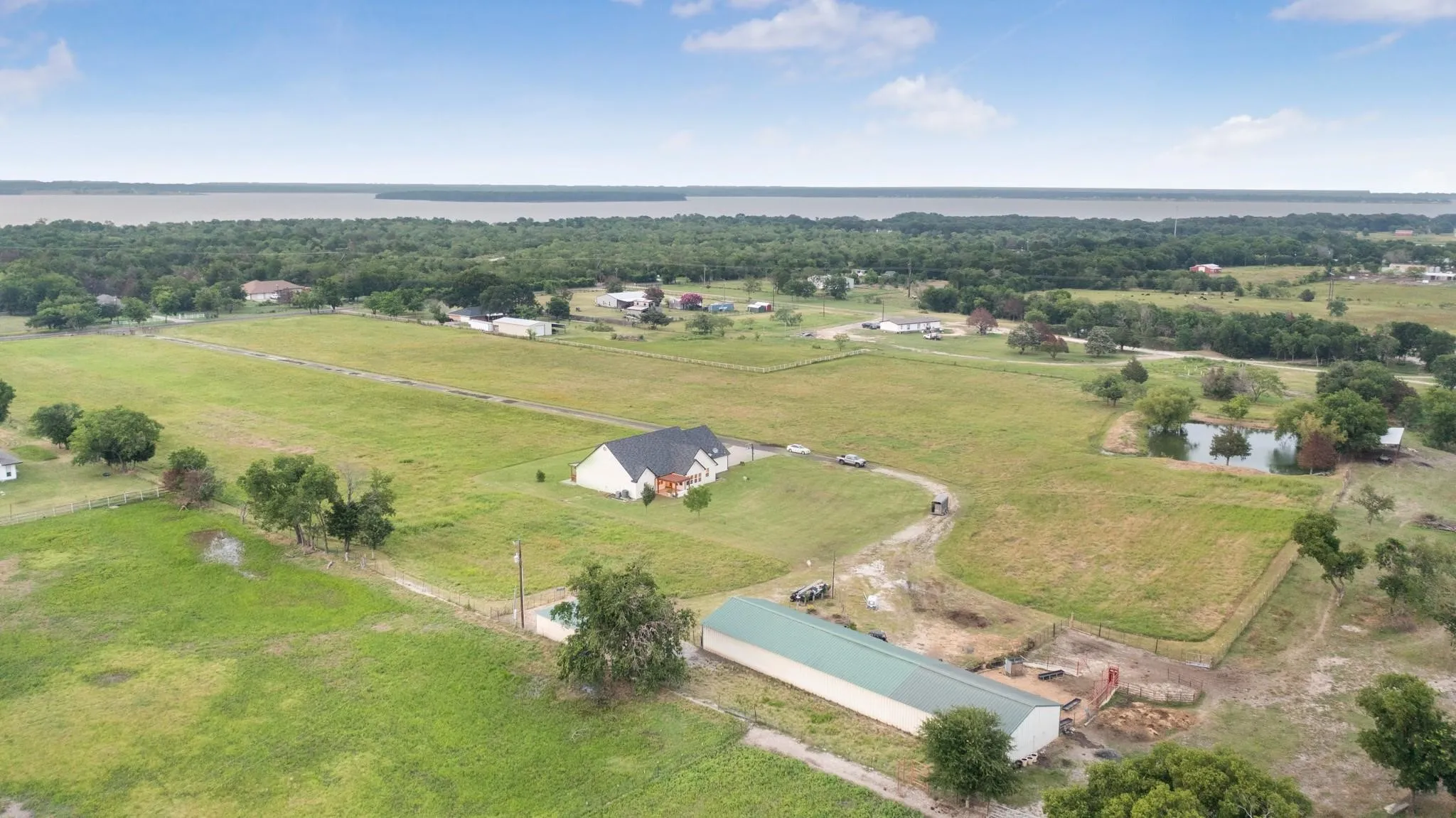 Farm For Sale in Kaufman County , 6880 County Road 4042, Kemp, Texas 75143, 4 Bedroom, 3 Bathroom, 3 Garage spaces, 3,786 Sqft, built in 2008, Preowned, mls#21261259, Real Estate Agent in Kemp, Homes For Sale in Kaufman county, Homes For Sale in Kemp, Realtor in Kemp Texas, Real Estate Brokerage Independent Realty Texas, Luminita Cordes Realtor