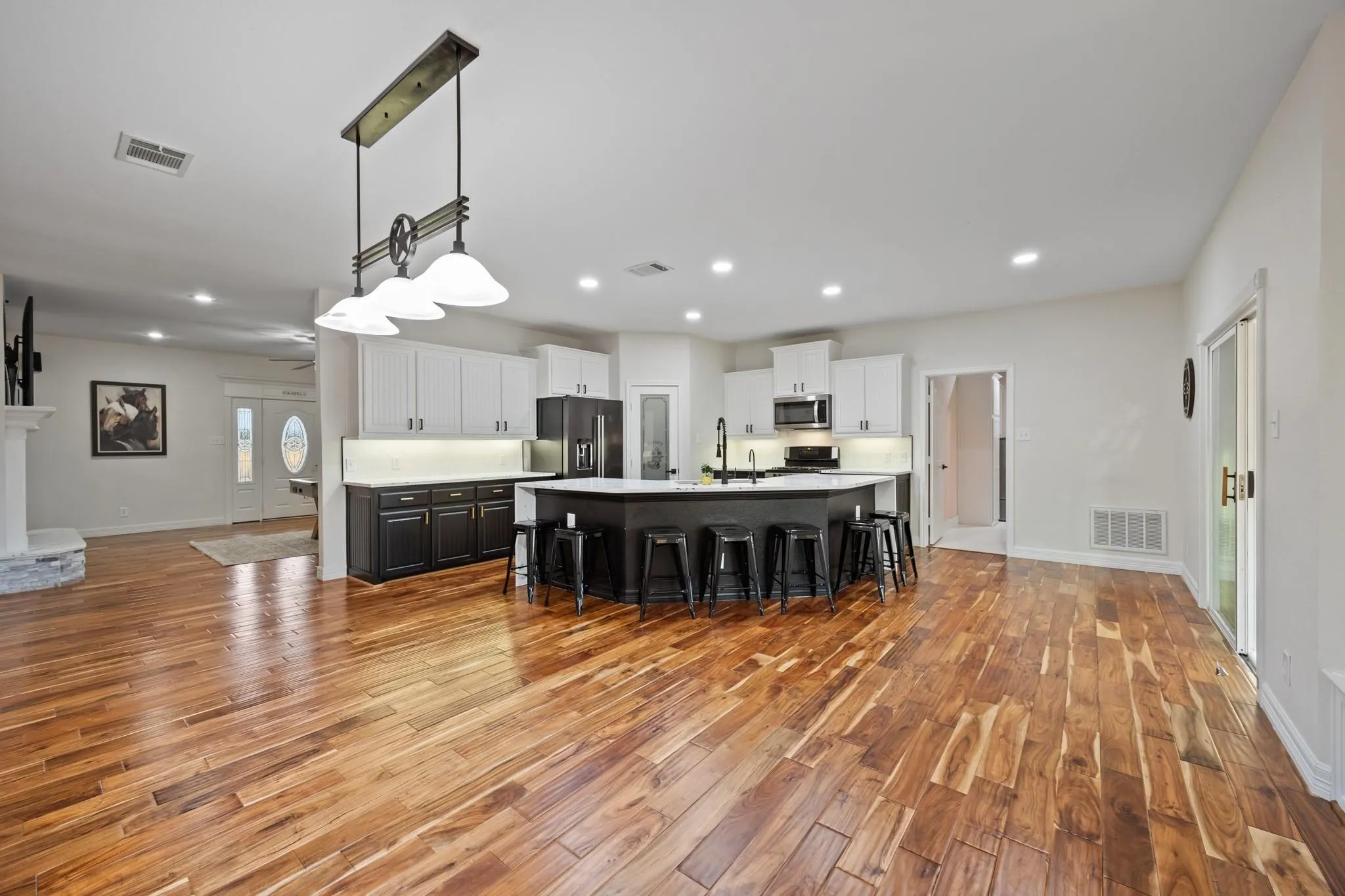 Farm For Sale in Kaufman County , 6880 County Road 4042, Kemp, Texas 75143, 4 Bedroom, 3 Bathroom, 3 Garage spaces, 3,786 Sqft, built in 2008, Preowned, mls#21261259, Real Estate Agent in Kemp, Homes For Sale in Kaufman county, Homes For Sale in Kemp, Realtor in Kemp Texas, Real Estate Brokerage Independent Realty Texas, Luminita Cordes Realtor