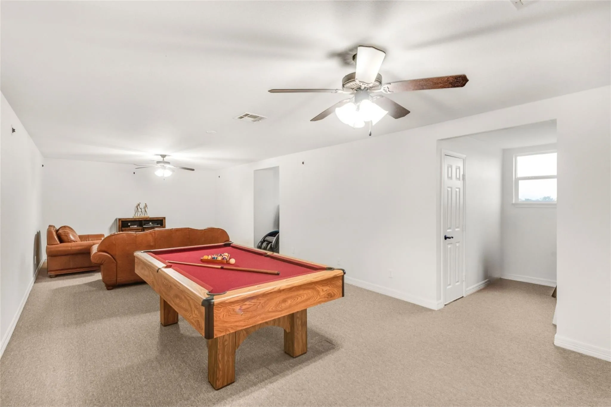 Farm For Sale in Kaufman County , 6880 County Road 4042, Kemp, Texas 75143, 4 Bedroom, 3 Bathroom, 3 Garage spaces, 3,786 Sqft, built in 2008, Preowned, mls#21261259, Real Estate Agent in Kemp, Homes For Sale in Kaufman county, Homes For Sale in Kemp, Realtor in Kemp Texas, Real Estate Brokerage Independent Realty Texas, Luminita Cordes Realtor