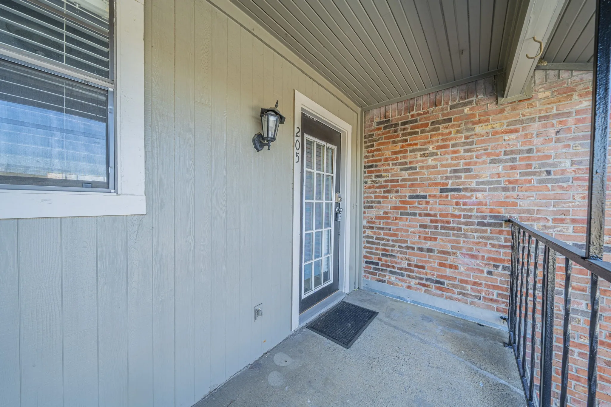 Condominium For Sale in Tarrant County , 2733 Silver Creek Drive 205, Arlington, Texas 76006, 2 Bedrooms, 2 Bathrooms, Garage spaces, 952 Sqft, built in 1983, Price $179,500, mls#21261268, Real Estate Agent in Arlington, Homes For Sale in Tarrant county, Homes For Sale in Arlington, Realtor in Arlington Texas, Real Estate Brokerage Independent Realty Texas, Luminita Cordes Realtor