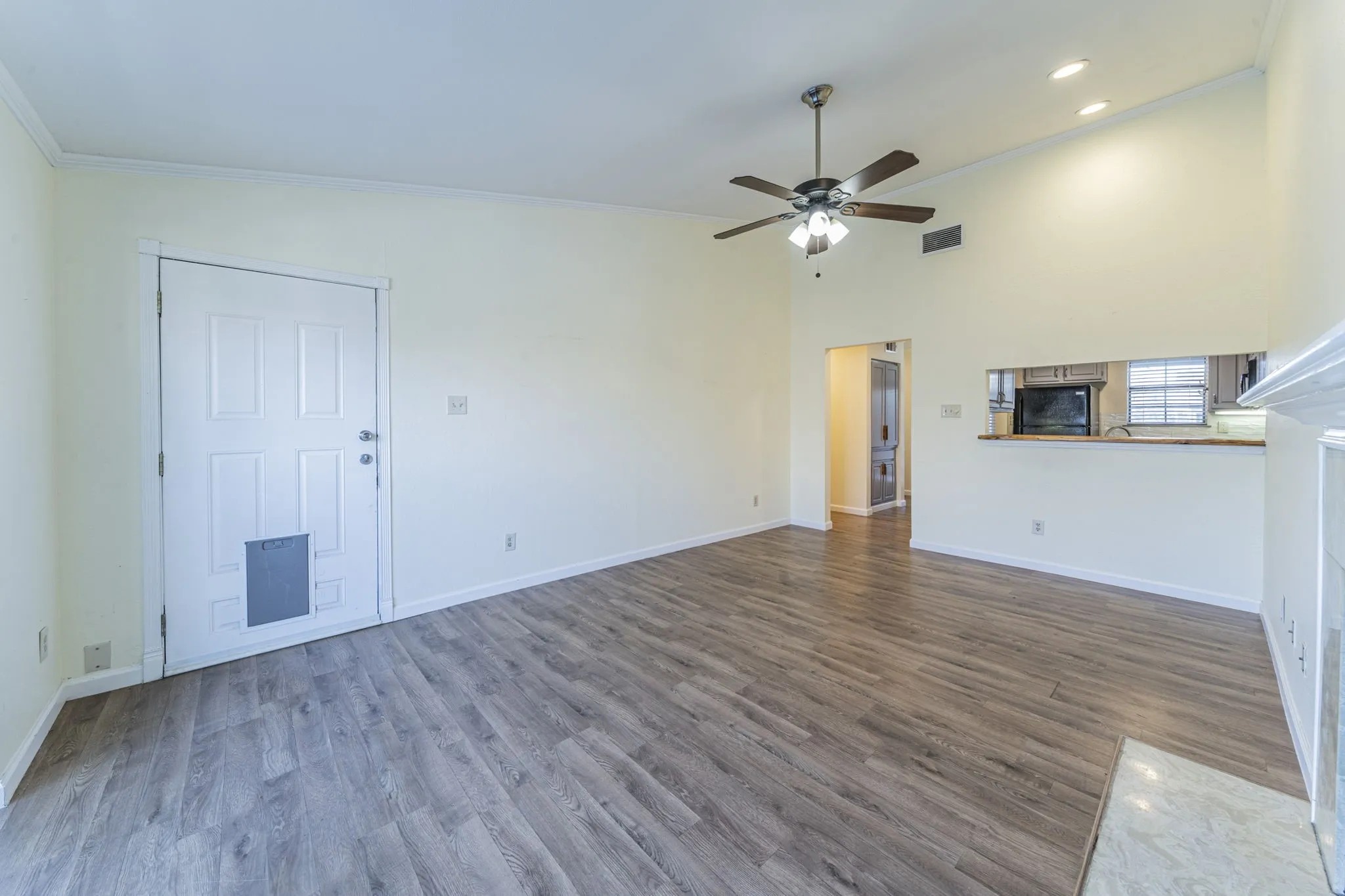 Condominium For Sale in Tarrant County , 2733 Silver Creek Drive 205, Arlington, Texas 76006, 2 Bedrooms, 2 Bathrooms, Garage spaces, 952 Sqft, built in 1983, Price $179,500, mls#21261268, Real Estate Agent in Arlington, Homes For Sale in Tarrant county, Homes For Sale in Arlington, Realtor in Arlington Texas, Real Estate Brokerage Independent Realty Texas, Luminita Cordes Realtor