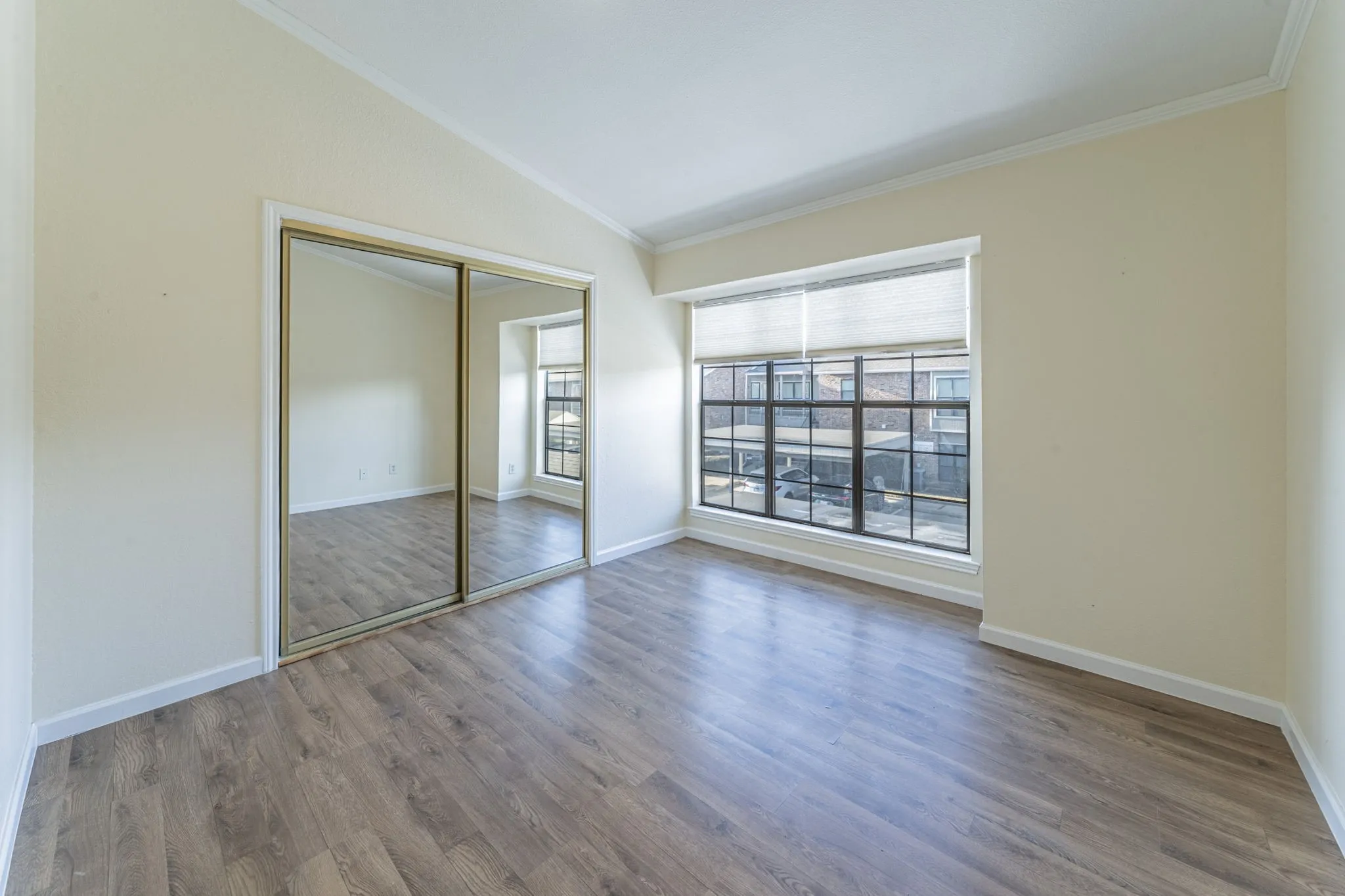 Condominium For Sale in Tarrant County , 2733 Silver Creek Drive 205, Arlington, Texas 76006, 2 Bedrooms, 2 Bathrooms, Garage spaces, 952 Sqft, built in 1983, Price $179,500, mls#21261268, Real Estate Agent in Arlington, Homes For Sale in Tarrant county, Homes For Sale in Arlington, Realtor in Arlington Texas, Real Estate Brokerage Independent Realty Texas, Luminita Cordes Realtor