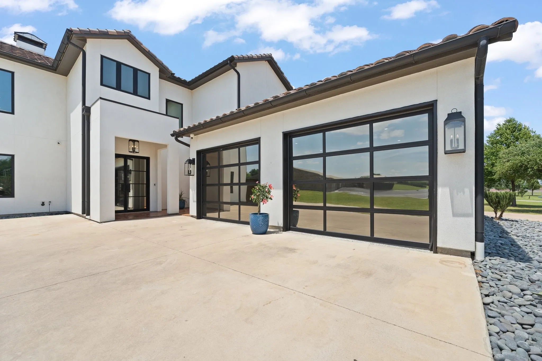 Single Family Residence For Sale in Tarrant County , 613 Wildcat Way, Kennedale, Texas 76060, 5 Bedroom, 8 Bathroom, 2 Garage spaces, 4,061 Sqft, built in 2021, Preowned, mls#21261254, Real Estate Agent in Kennedale, Homes For Sale in Tarrant county, Homes For Sale in Kennedale, Realtor in Kennedale Texas, Real Estate Brokerage Independent Realty Texas, Luminita Cordes Realtor